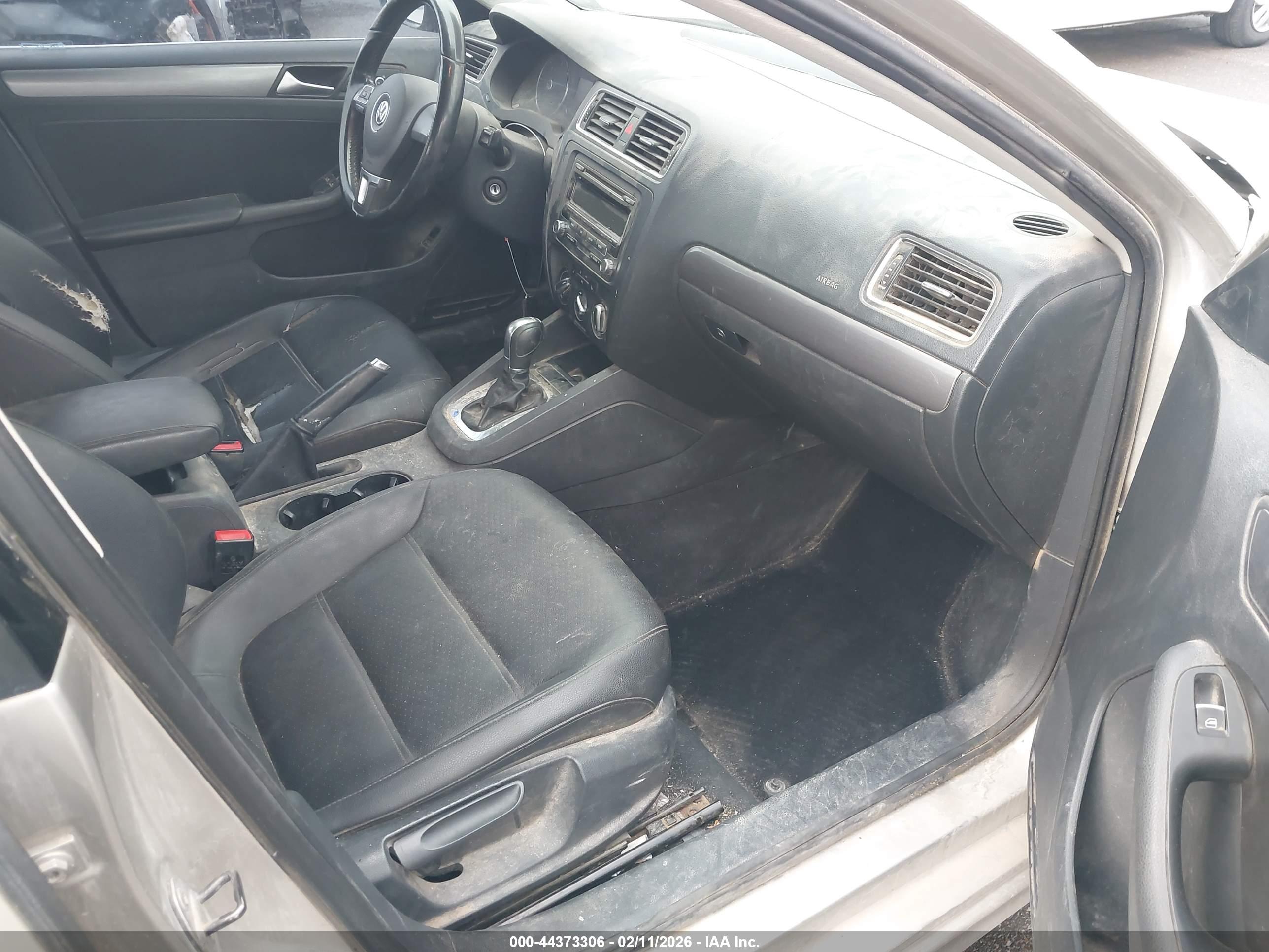 VOLKSWAGEN JETTA image 5