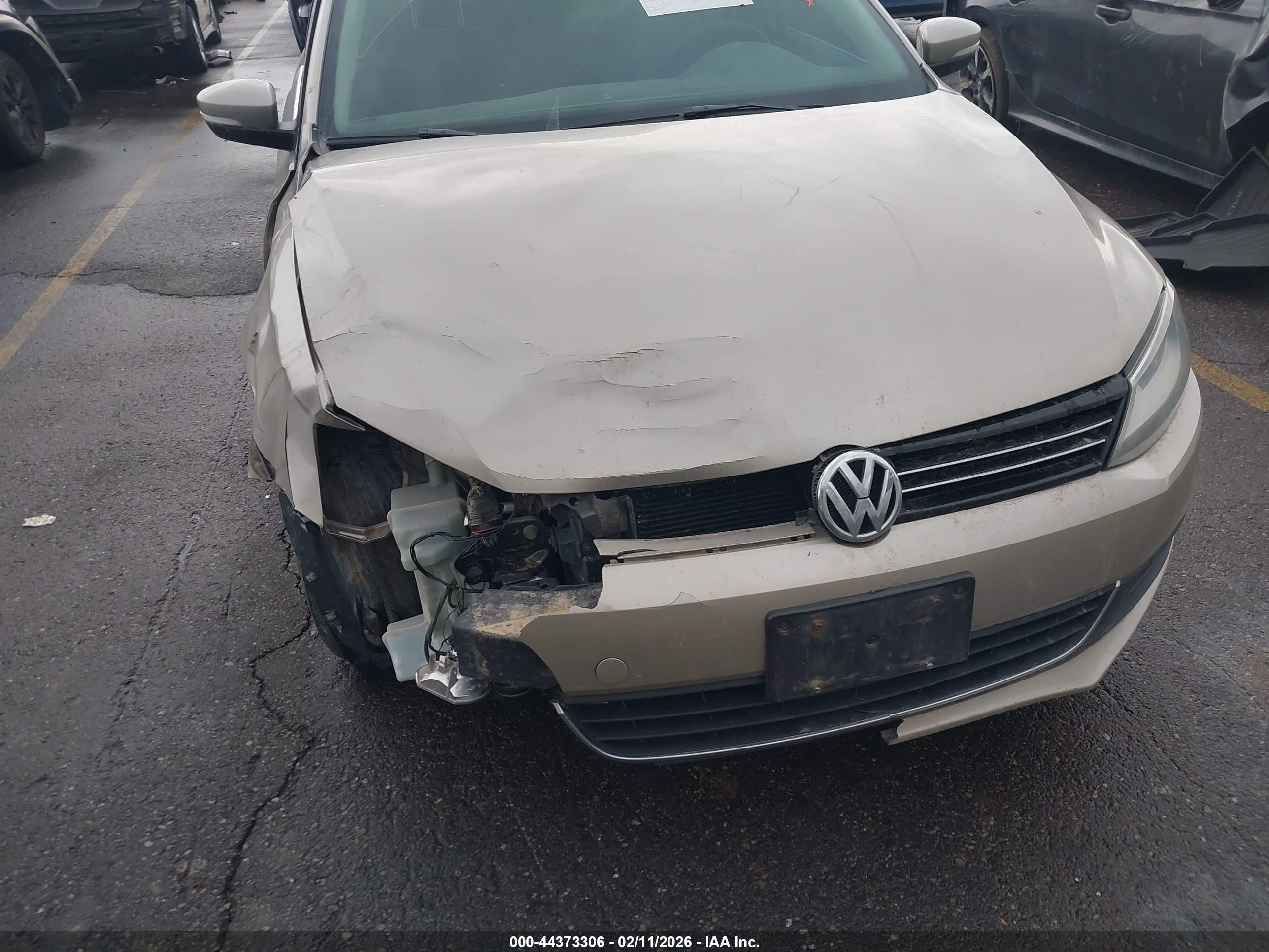 VOLKSWAGEN JETTA image 6