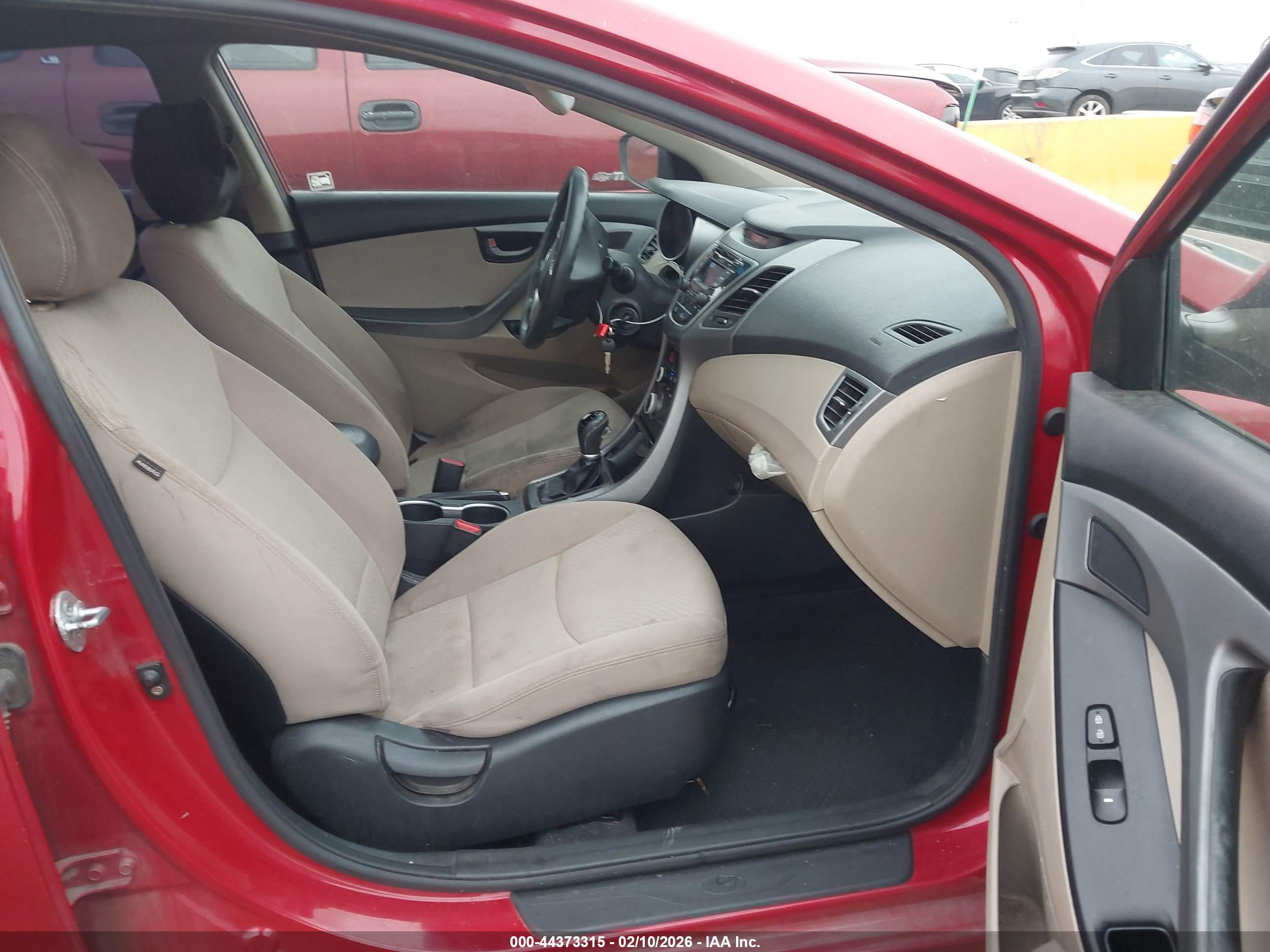 HYUNDAI ELANTRA image 5