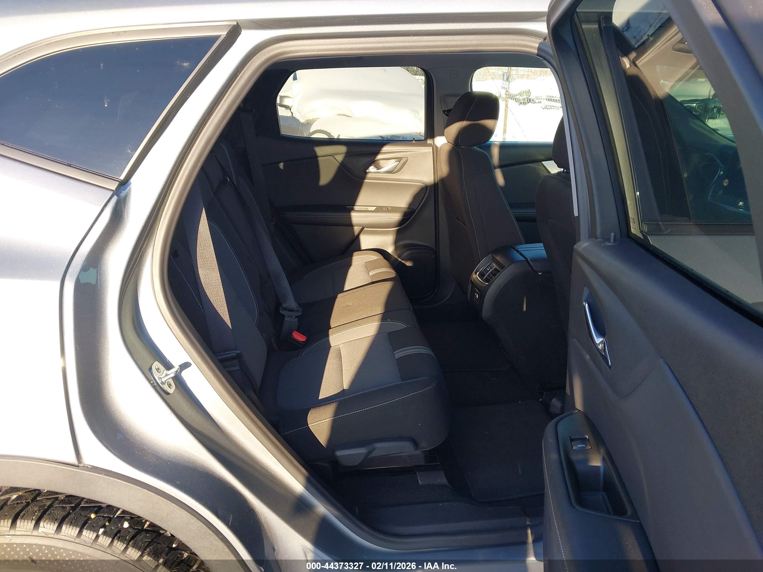 CHEVROLET BLAZER image 8