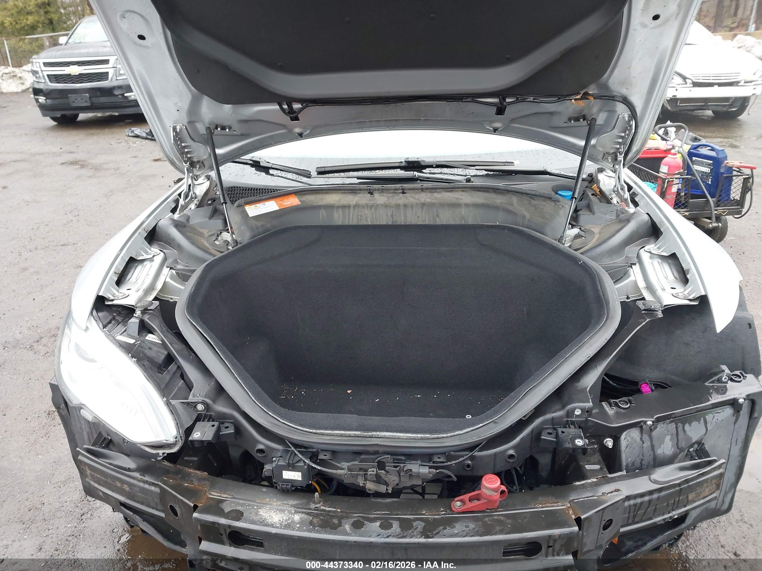TESLA MODEL image 10
