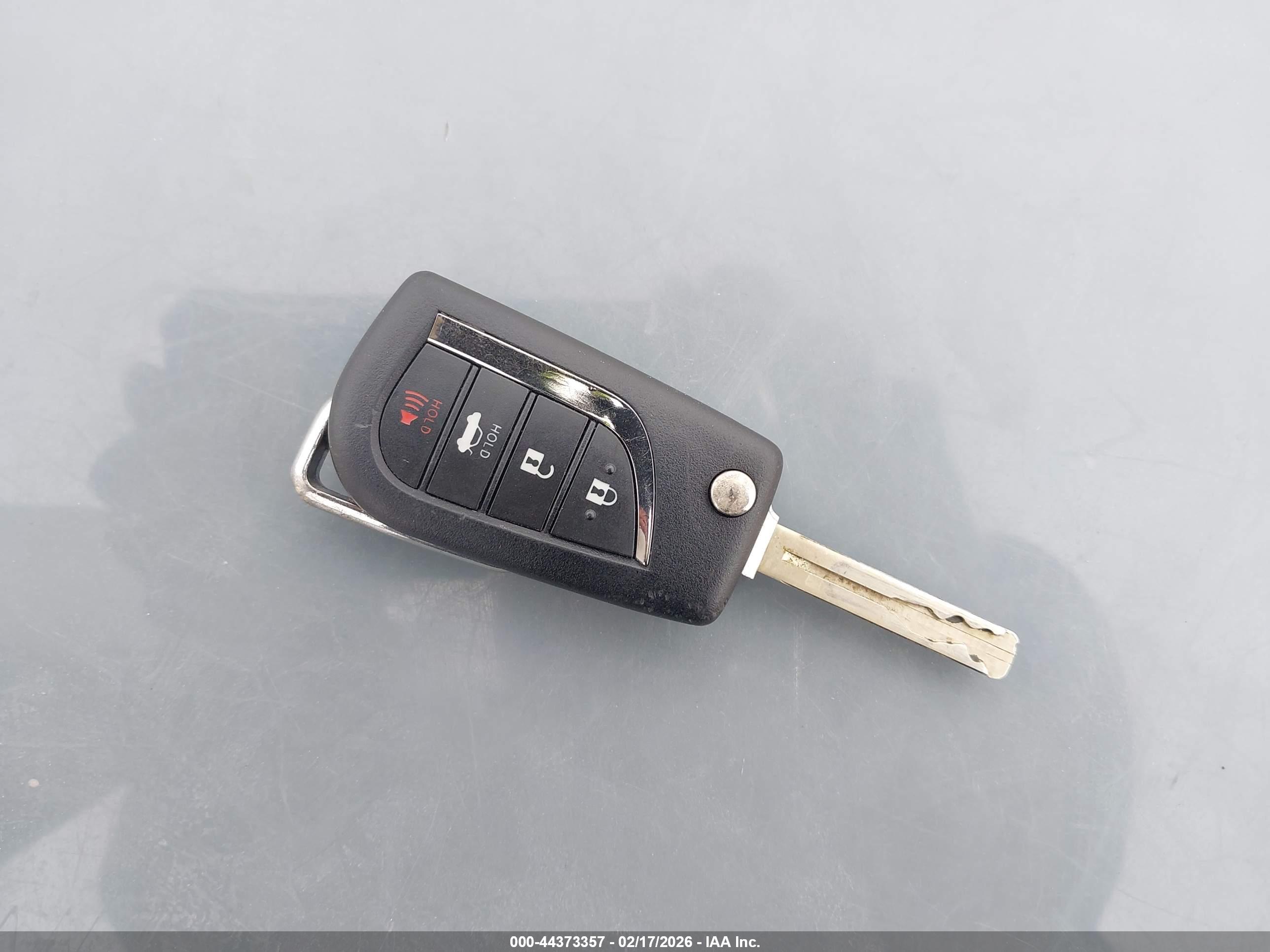 TOYOTA CAMRY image 11