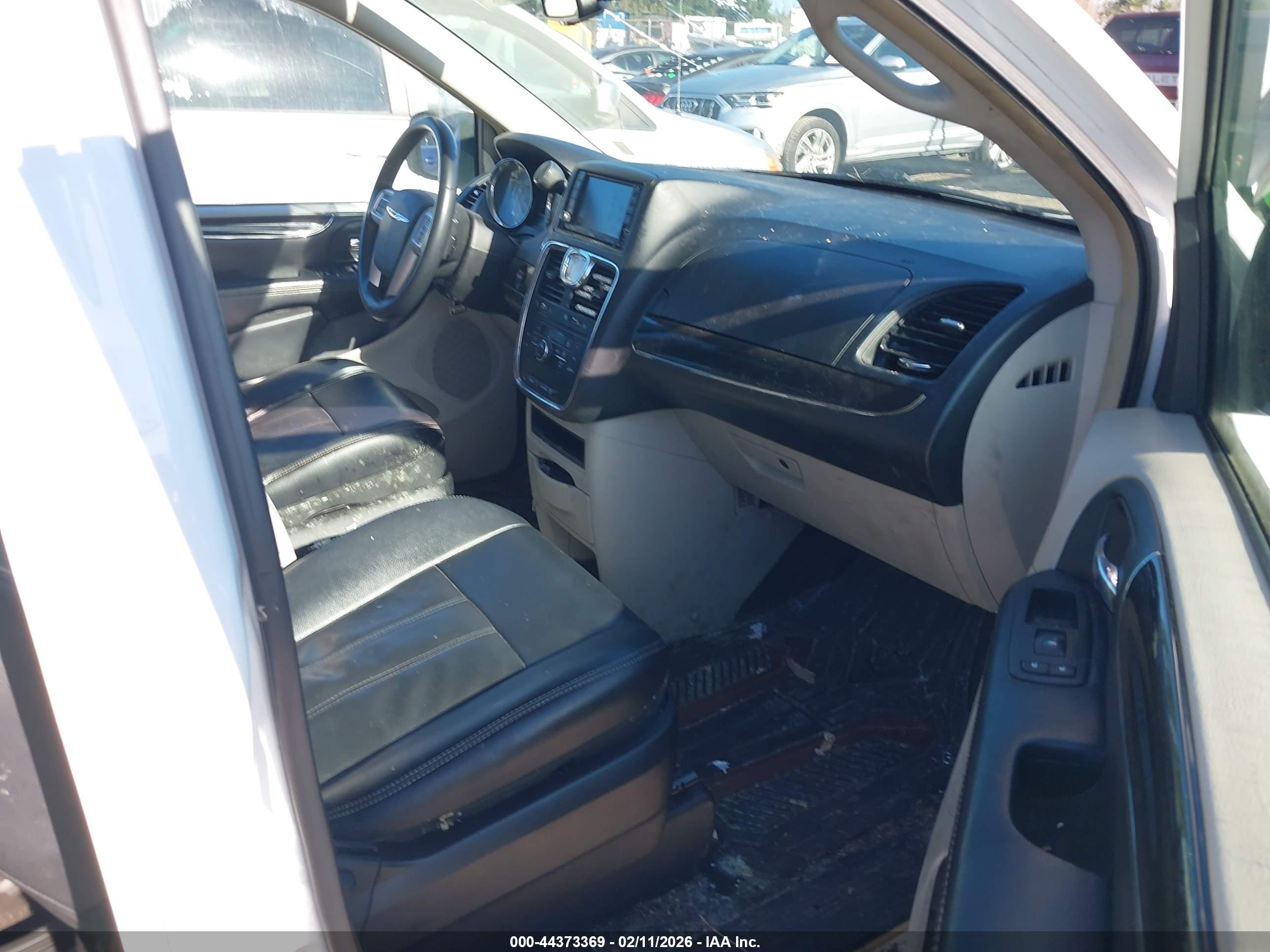 CHRYSLER TOWN image 5