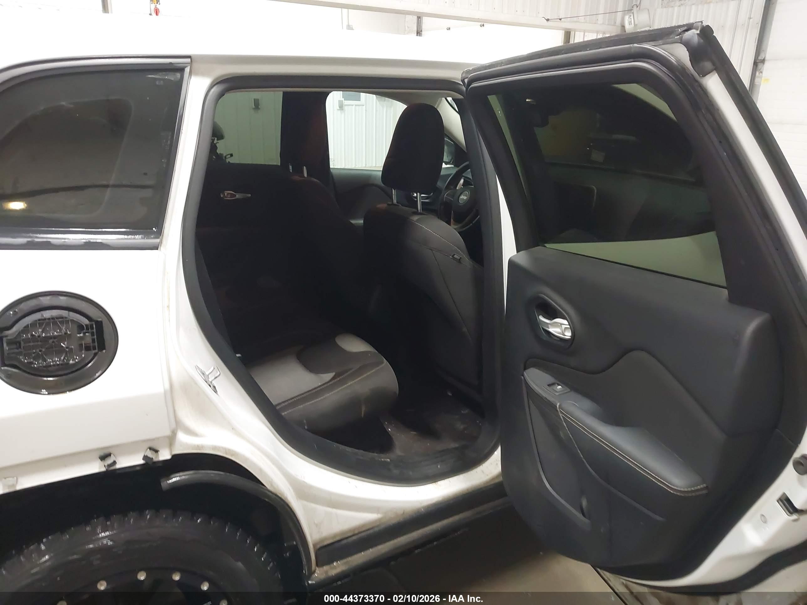 JEEP CHEROKEE image 8