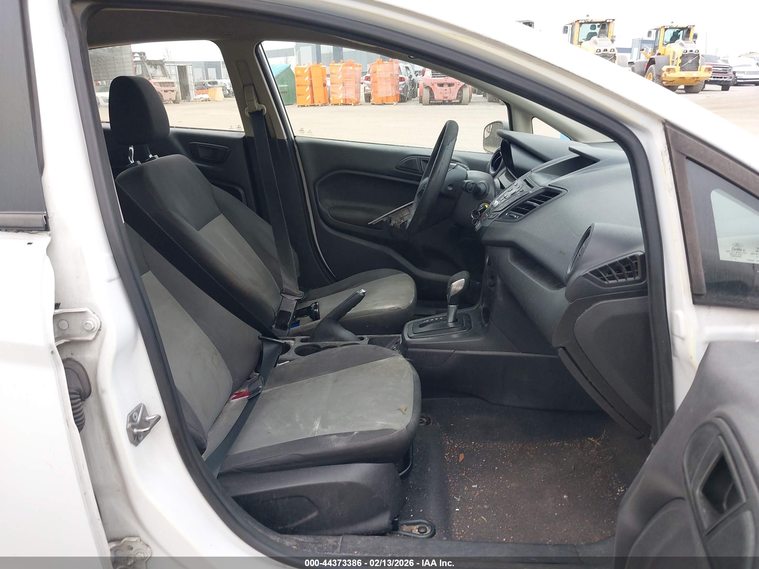 FORD FIESTA image 5