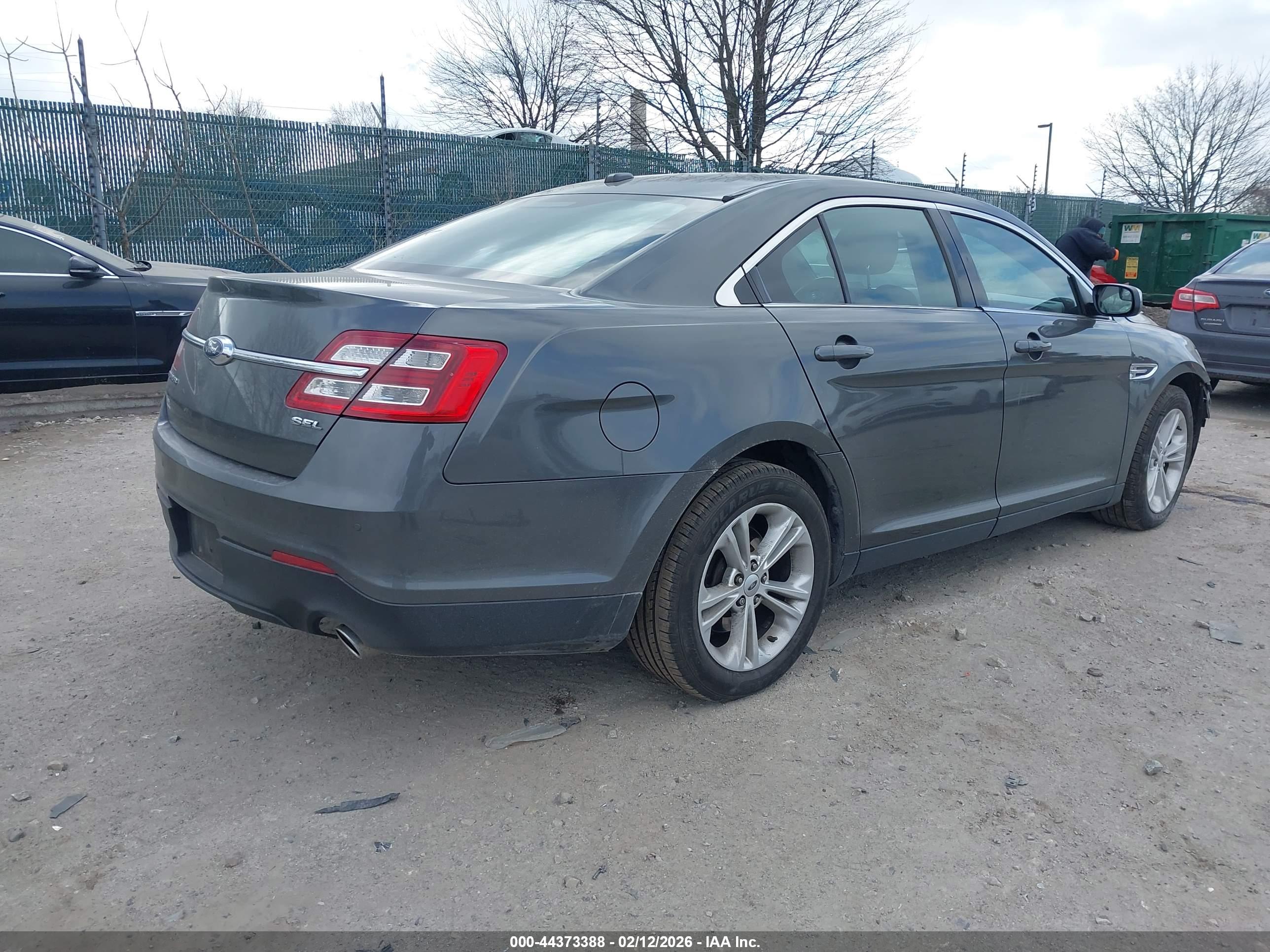 FORD TAURUS image 4