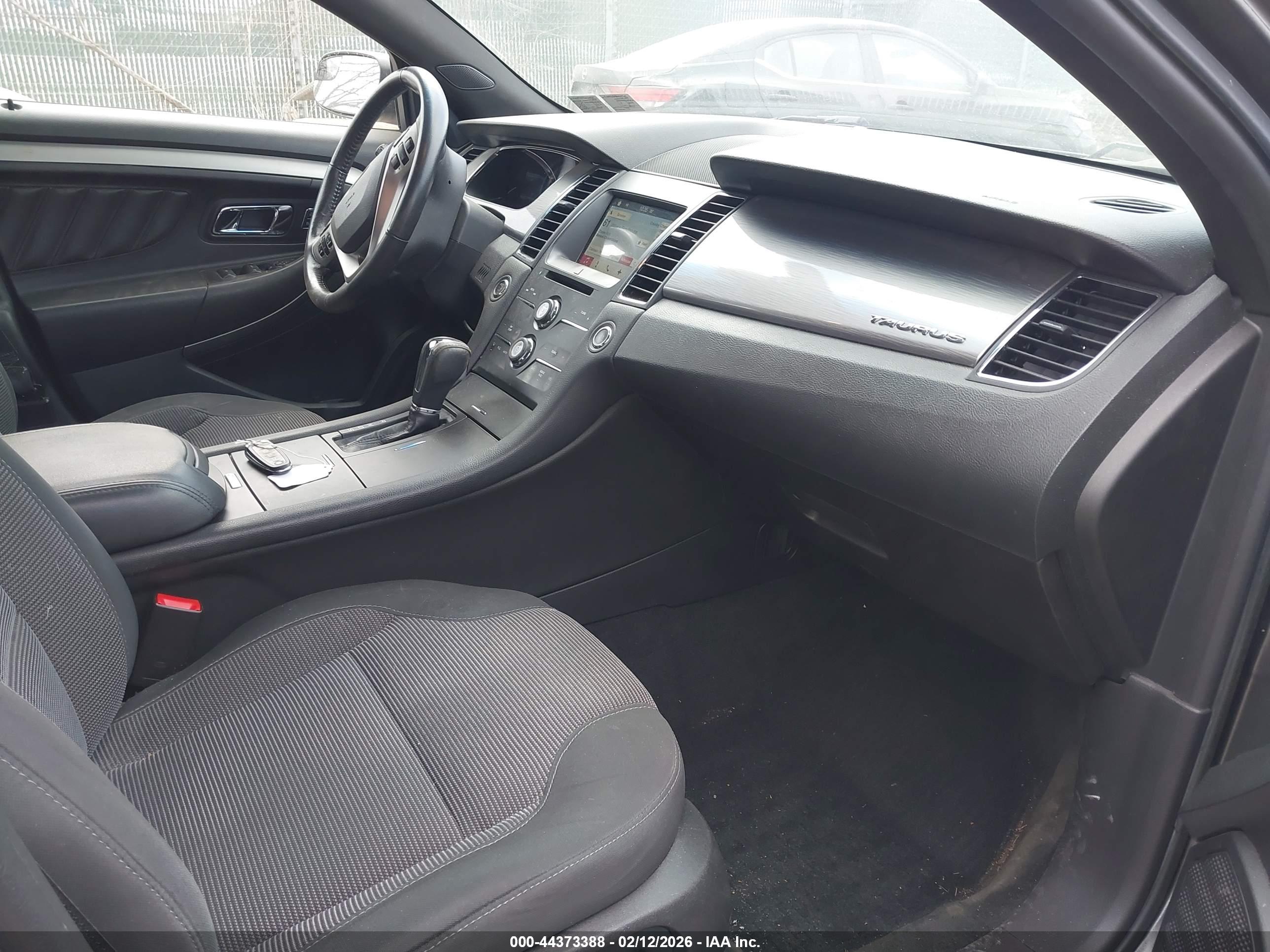 FORD TAURUS image 5