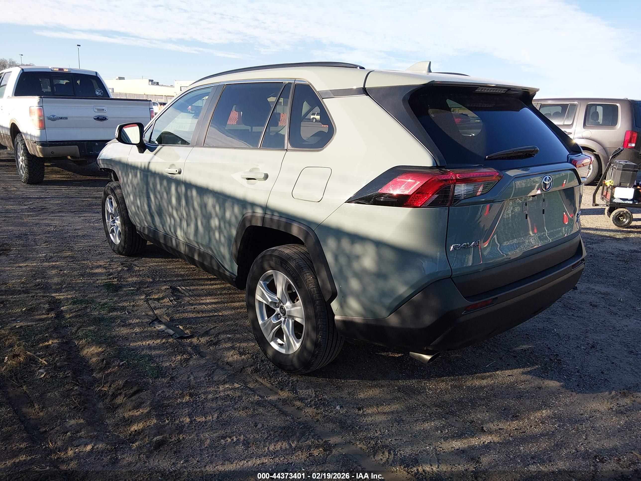 TOYOTA RAV4 image 3
