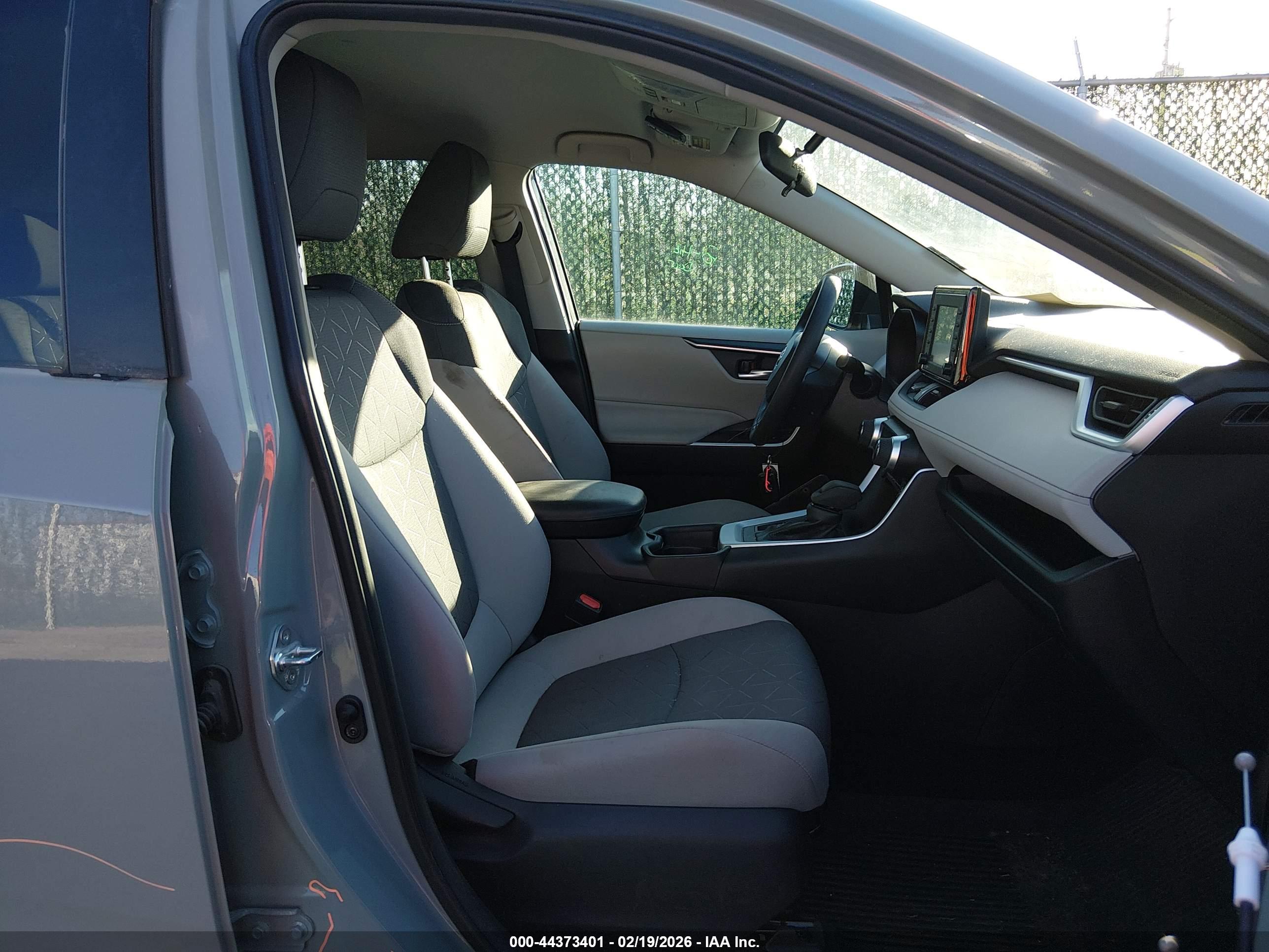 TOYOTA RAV4 image 5