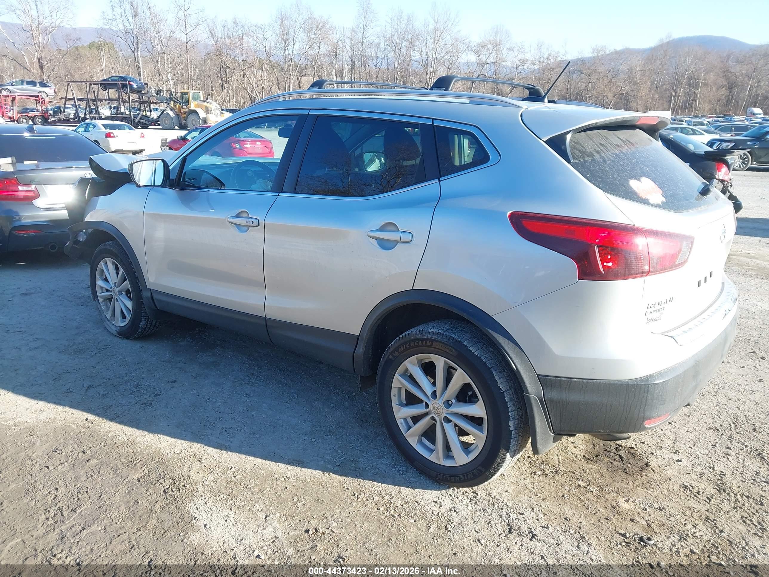 NISSAN ROGUE image 3