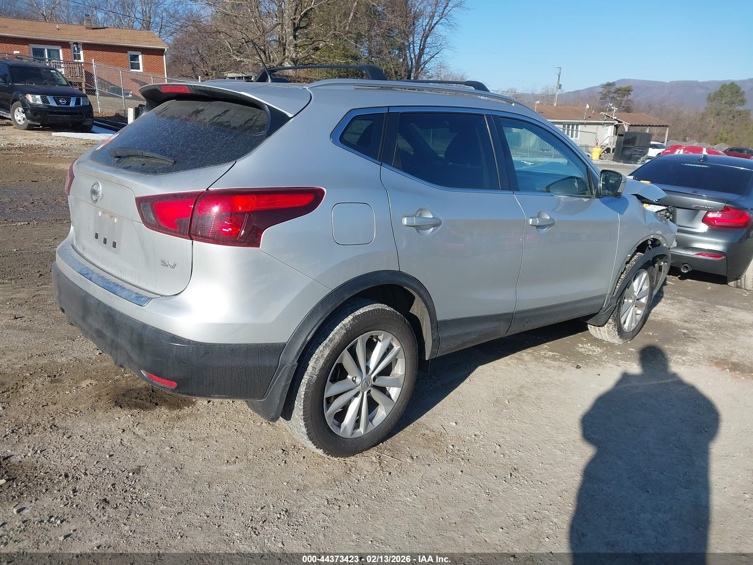 NISSAN ROGUE image 4