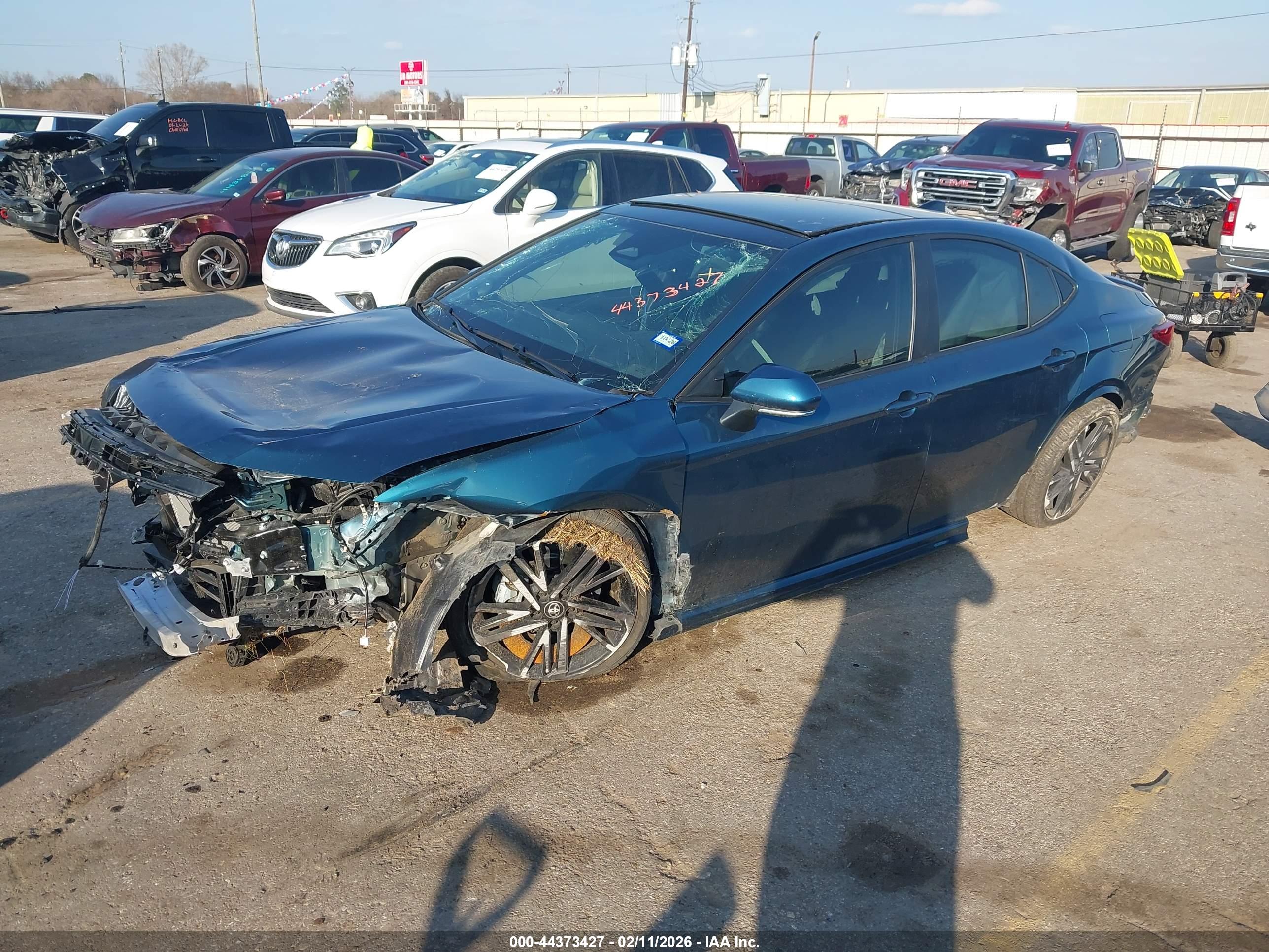 TOYOTA CAMRY image 2