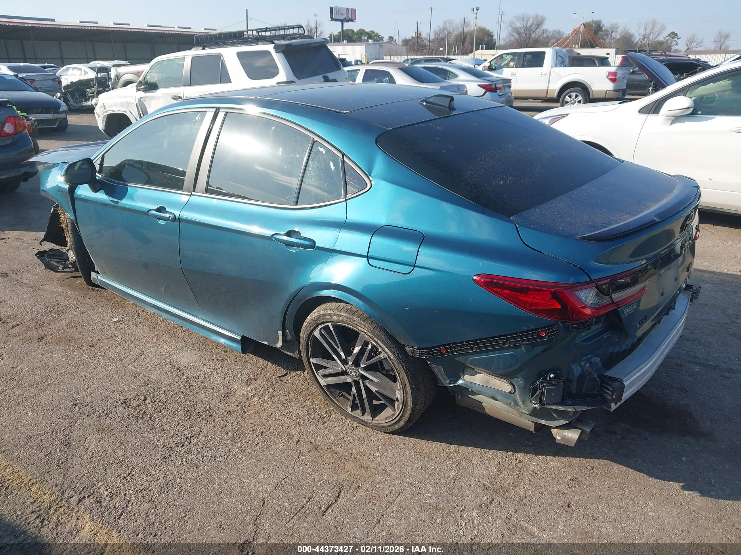 TOYOTA CAMRY image 3