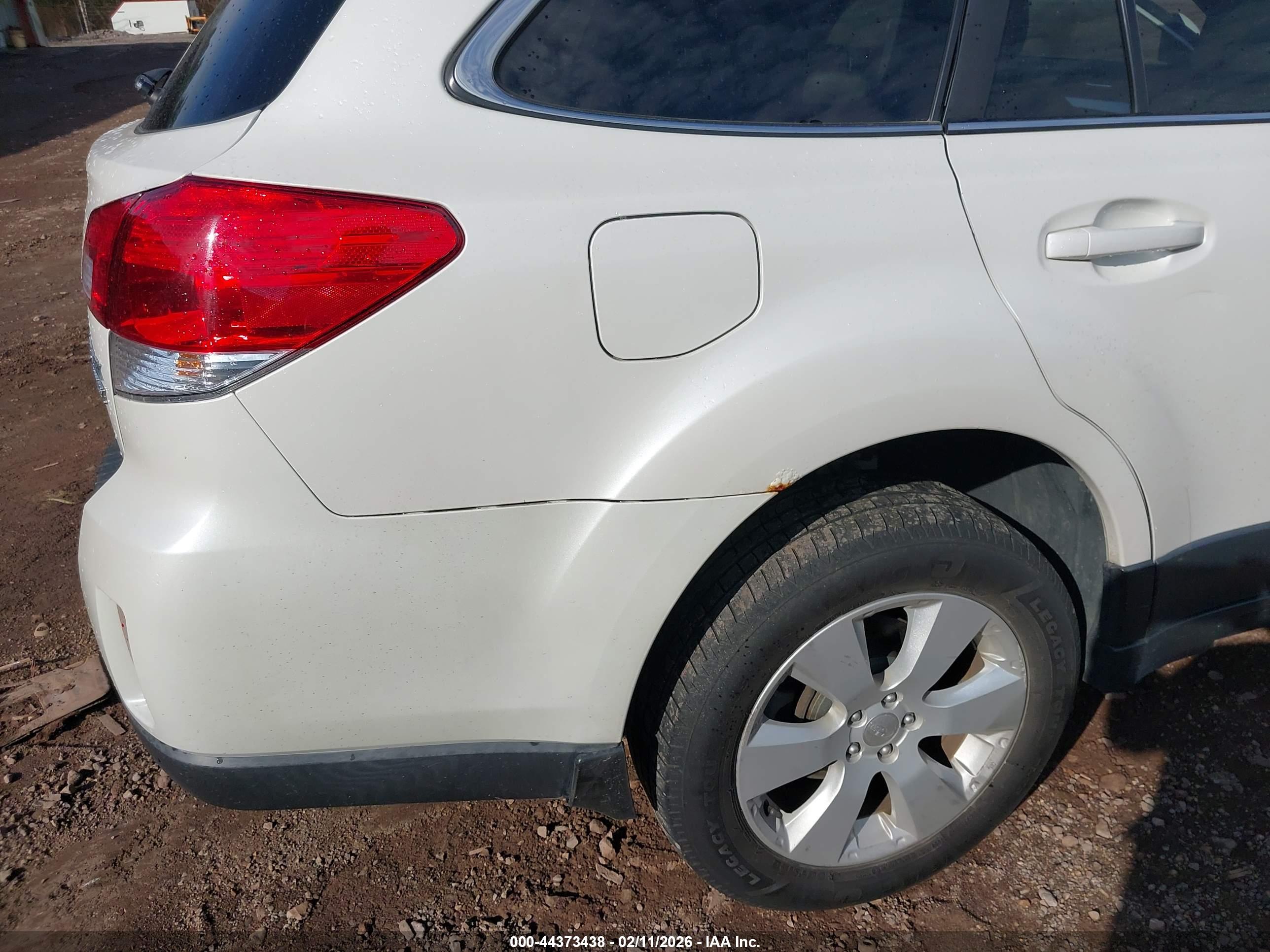 SUBARU OUTBACK image 6