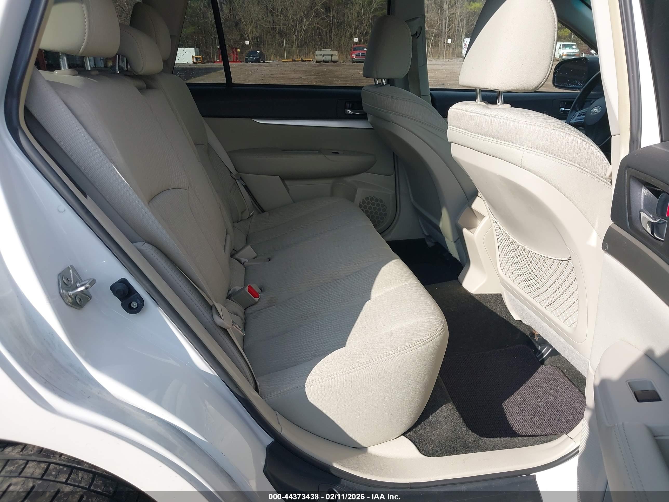 SUBARU OUTBACK image 8