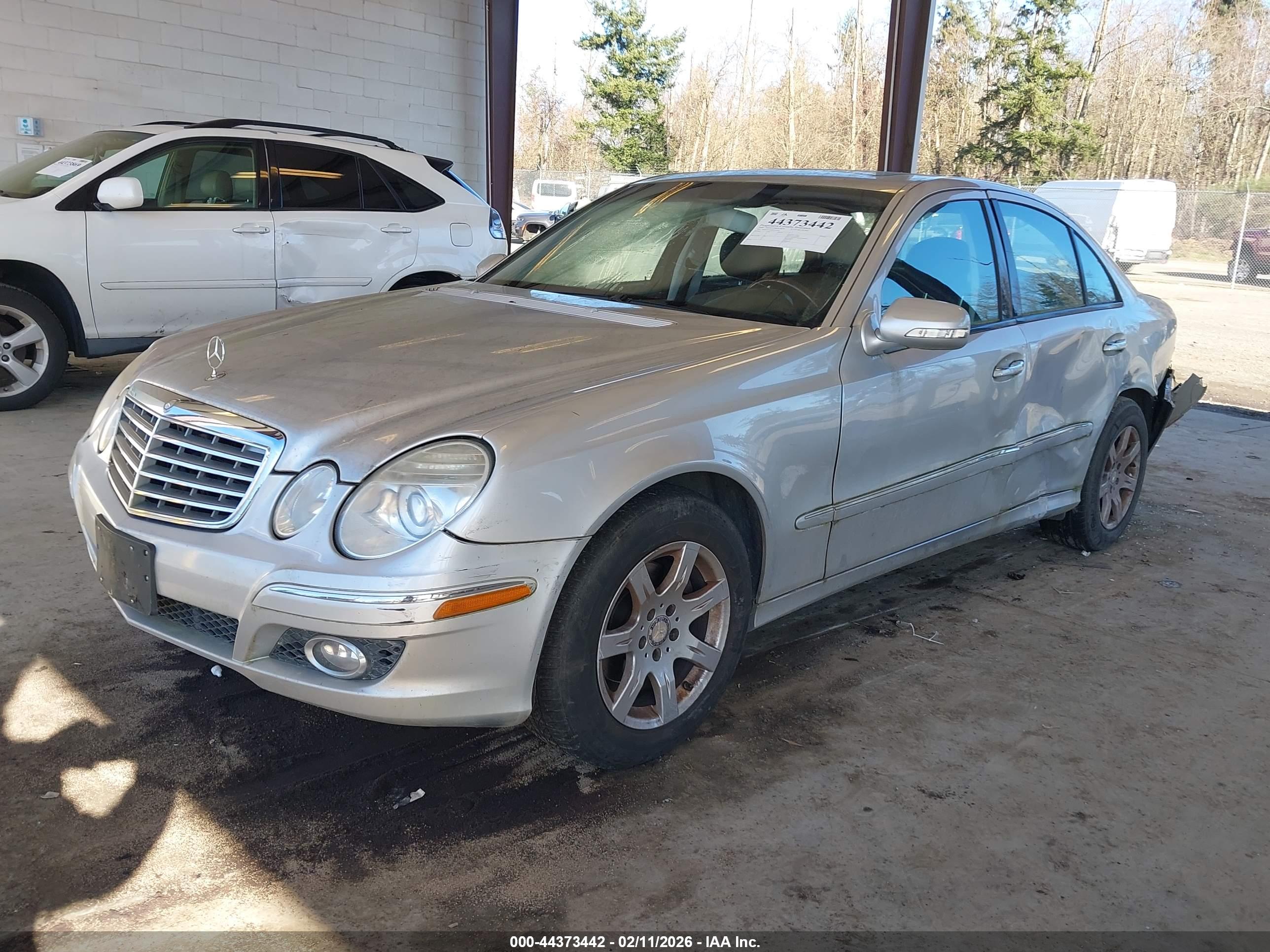 MERCEDES-BENZ E image 2