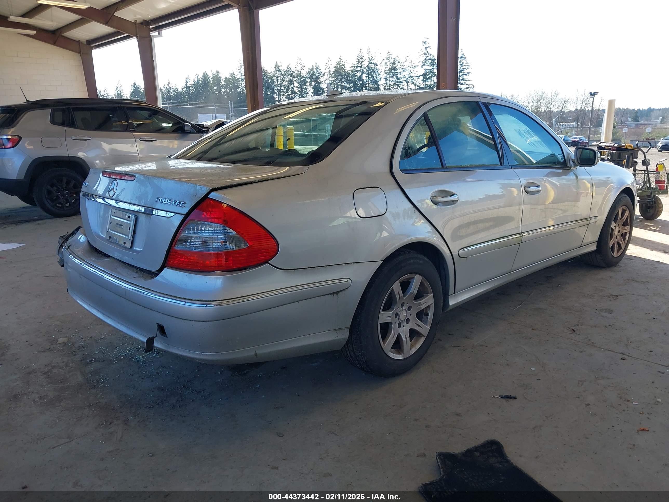 MERCEDES-BENZ E image 4