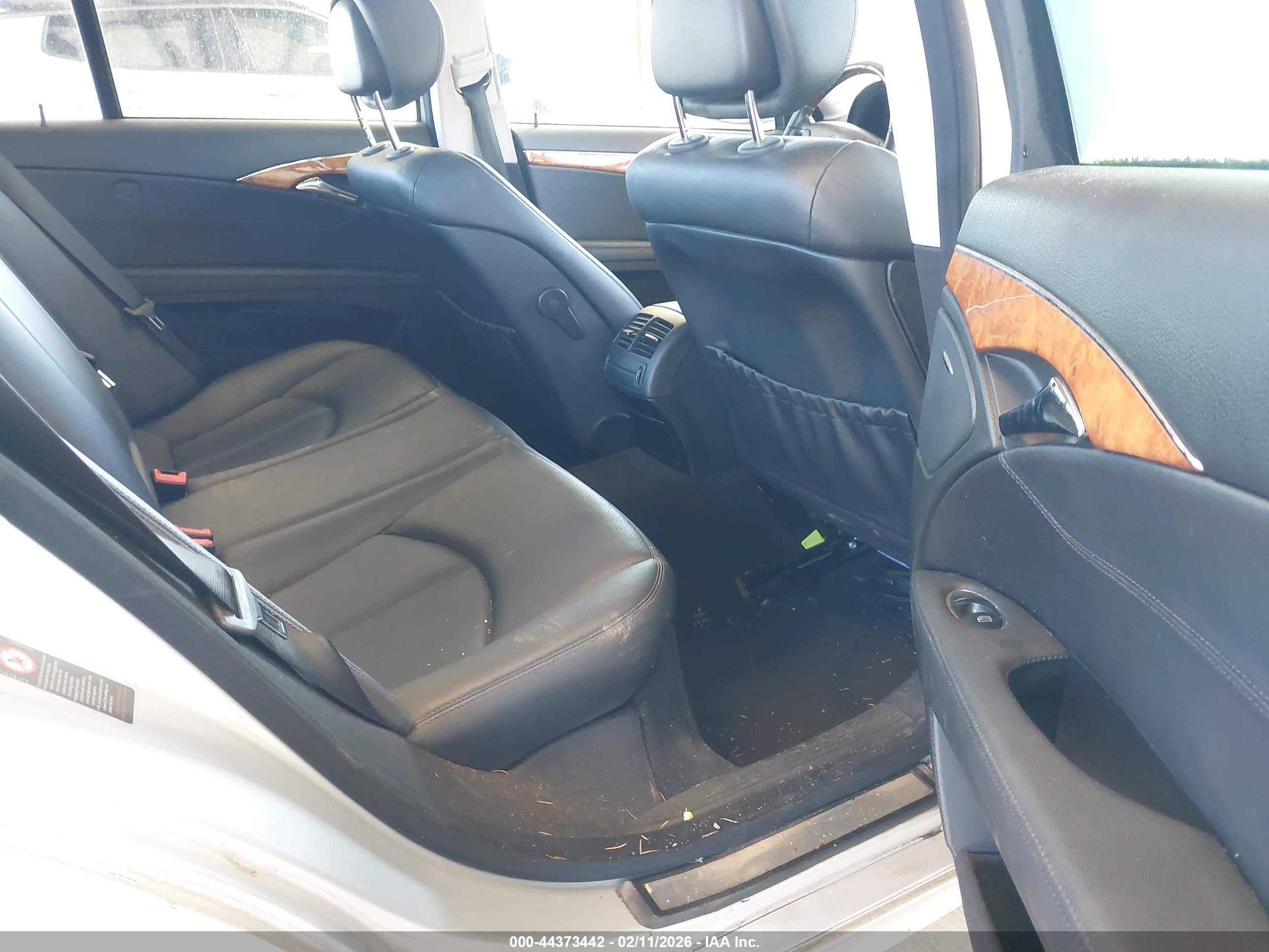 MERCEDES-BENZ E image 8