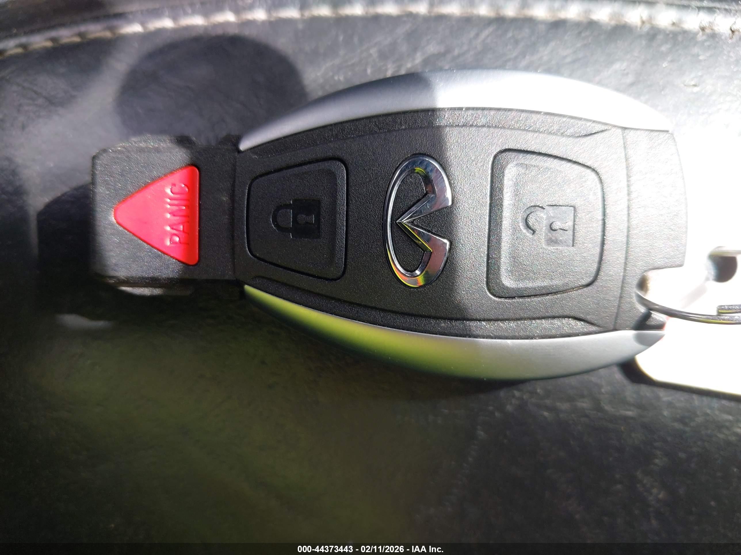 INFINITI QX30 image 11