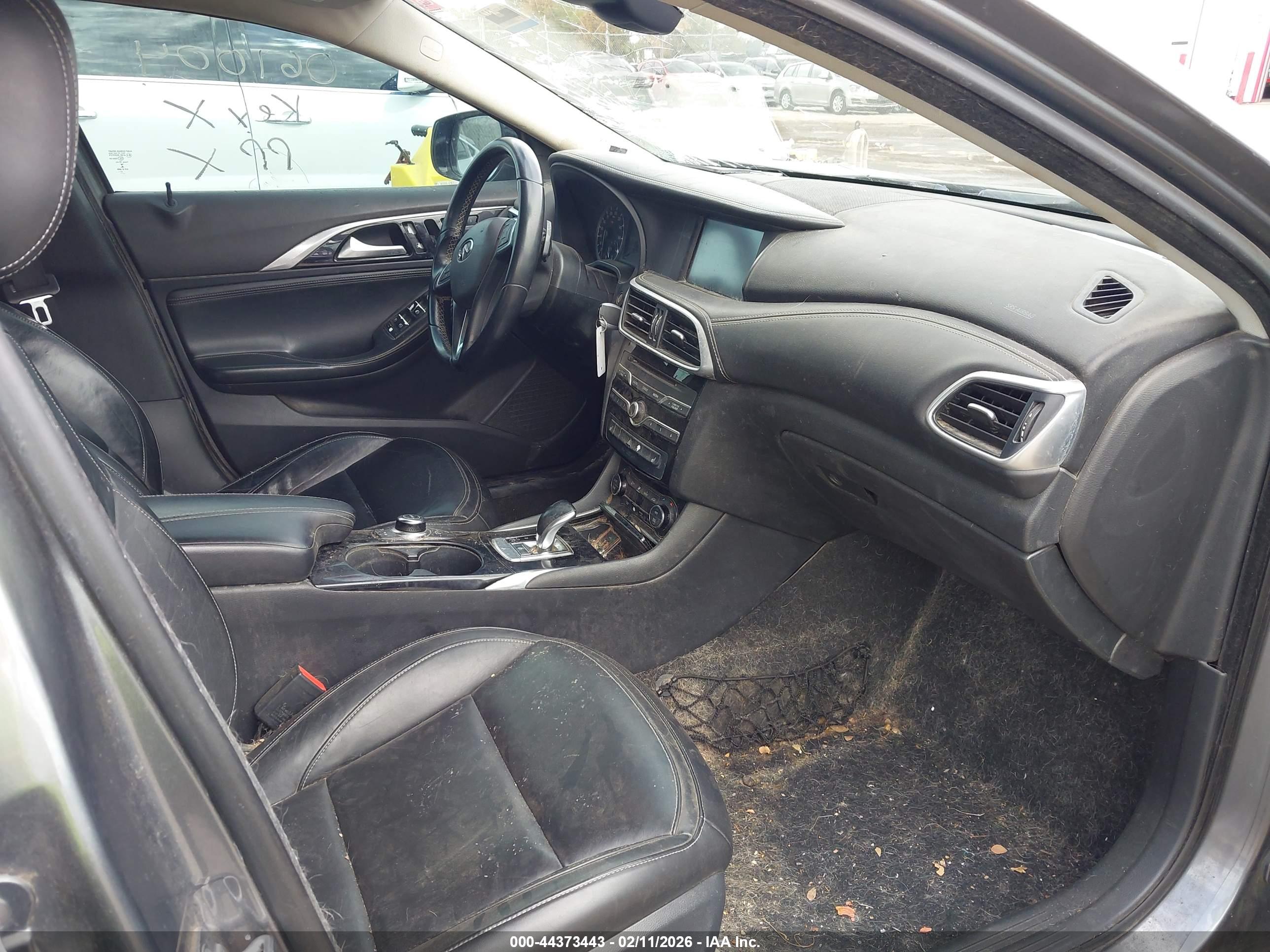 INFINITI QX30 image 5