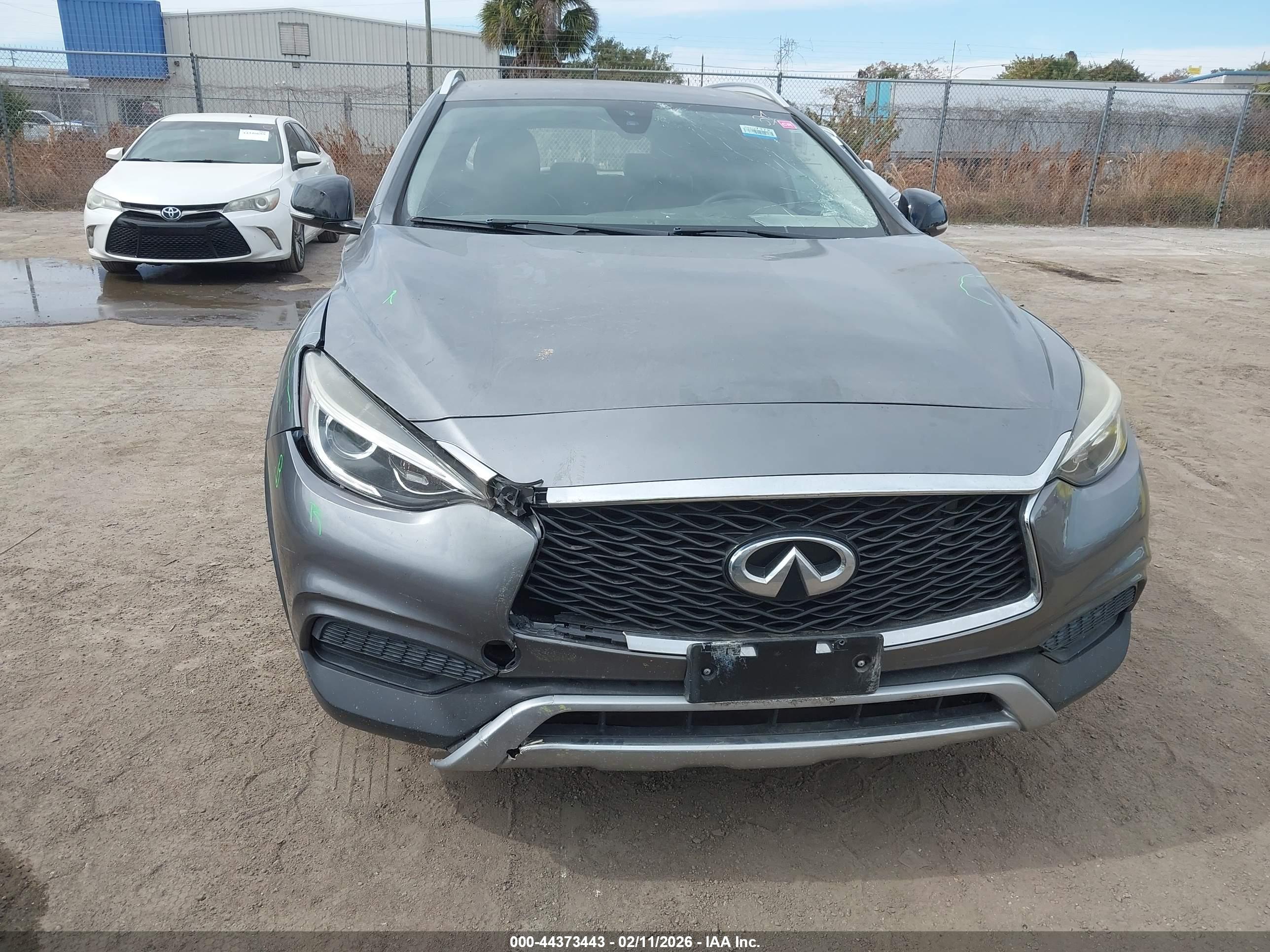 INFINITI QX30 image 6