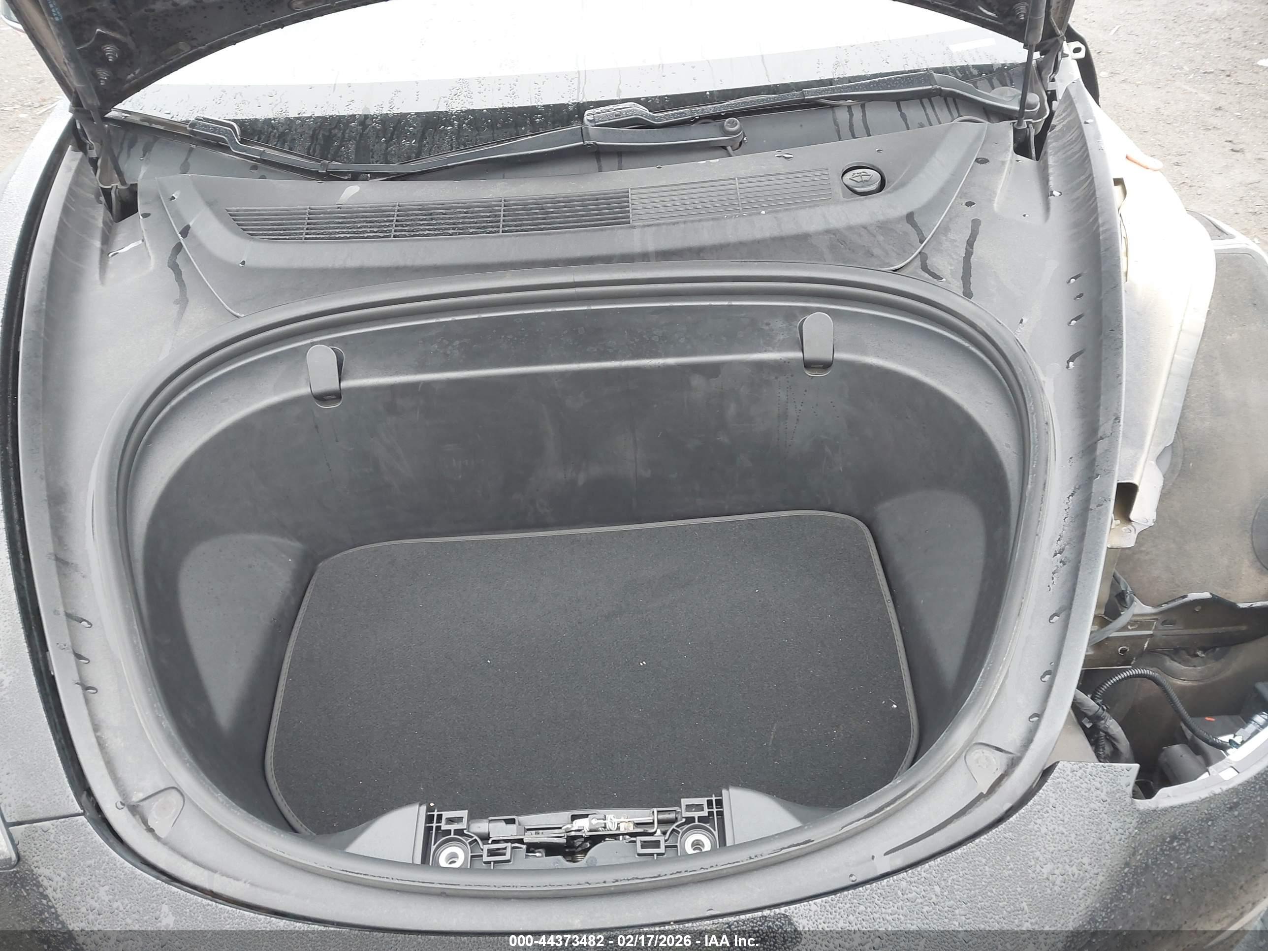 TESLA MODEL image 10