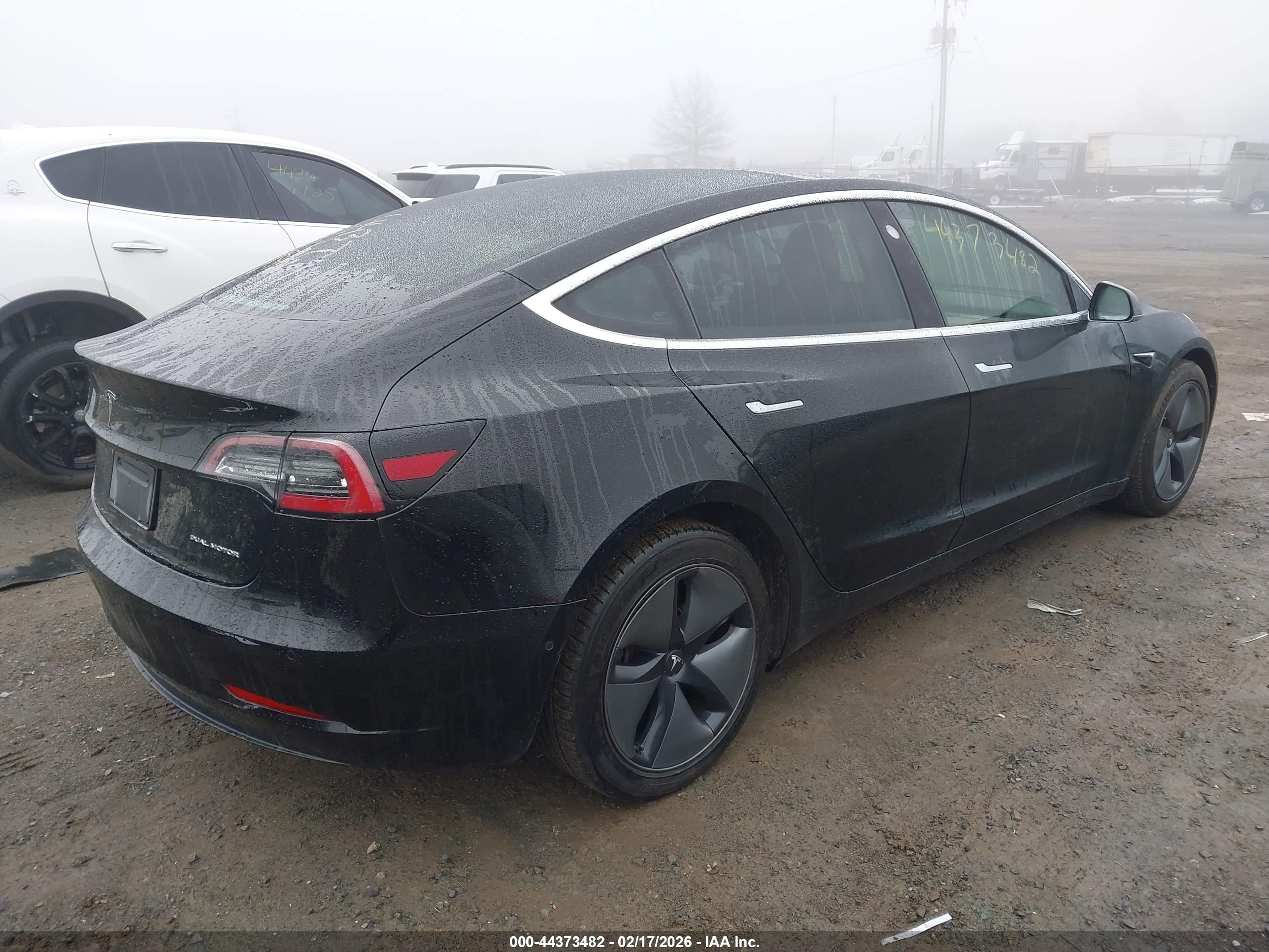 TESLA MODEL image 4
