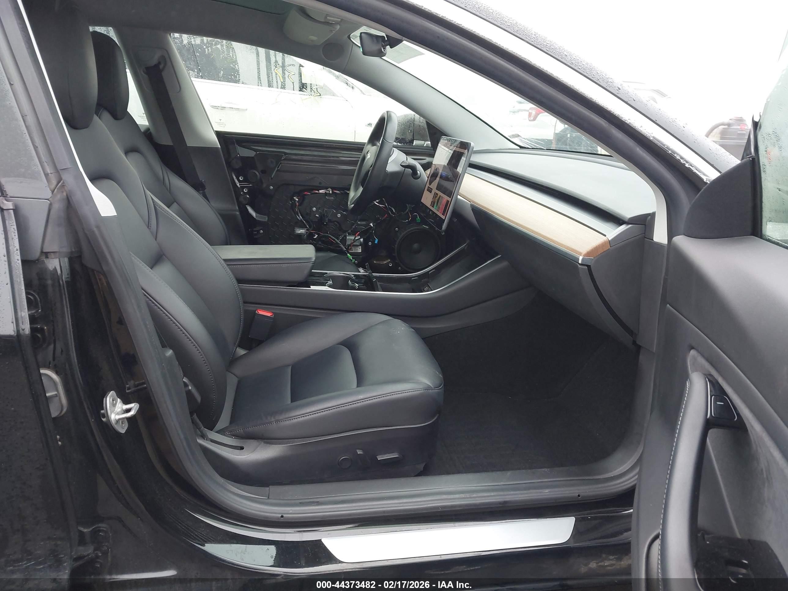 TESLA MODEL image 5