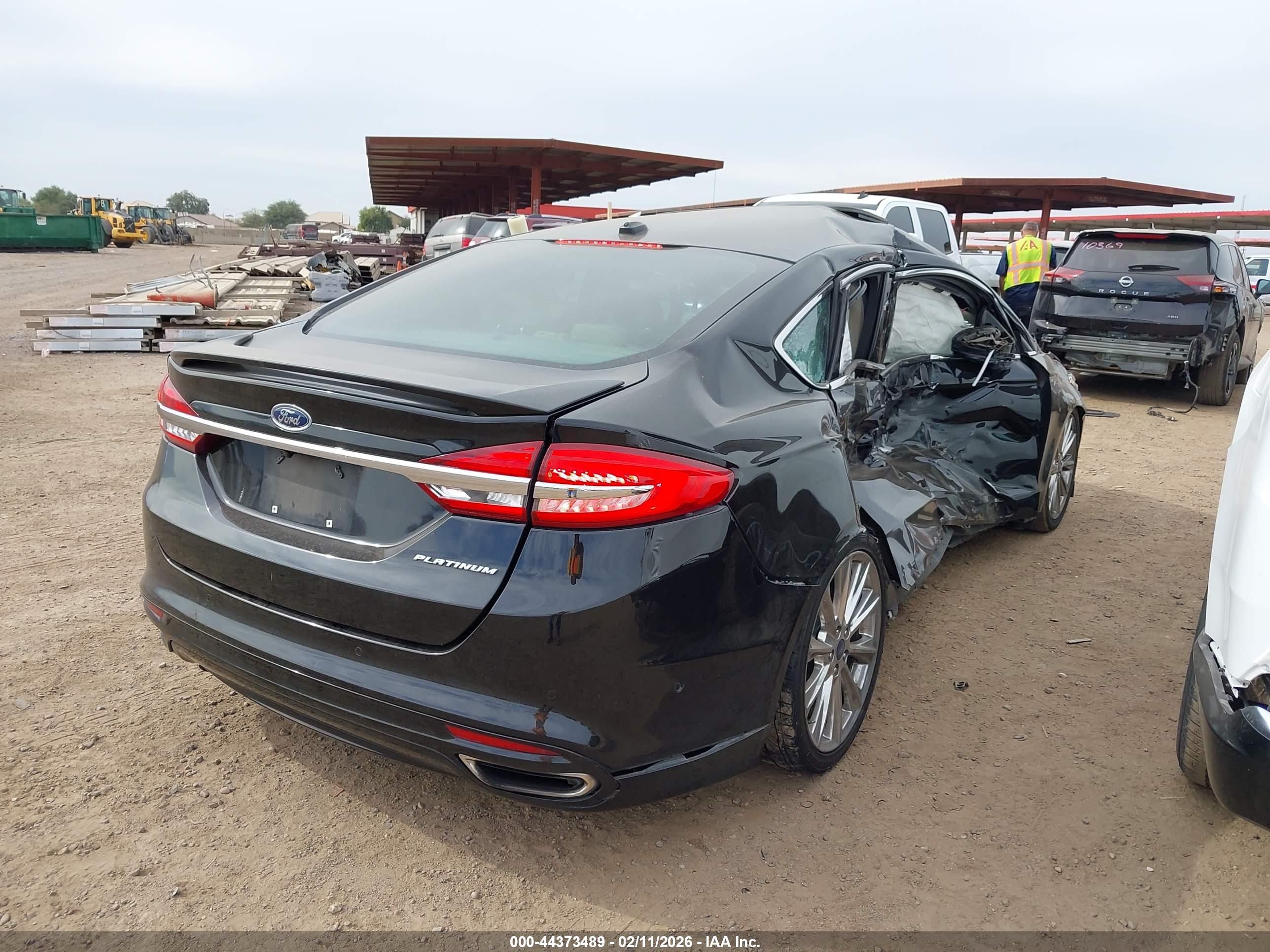 FORD FUSION image 4