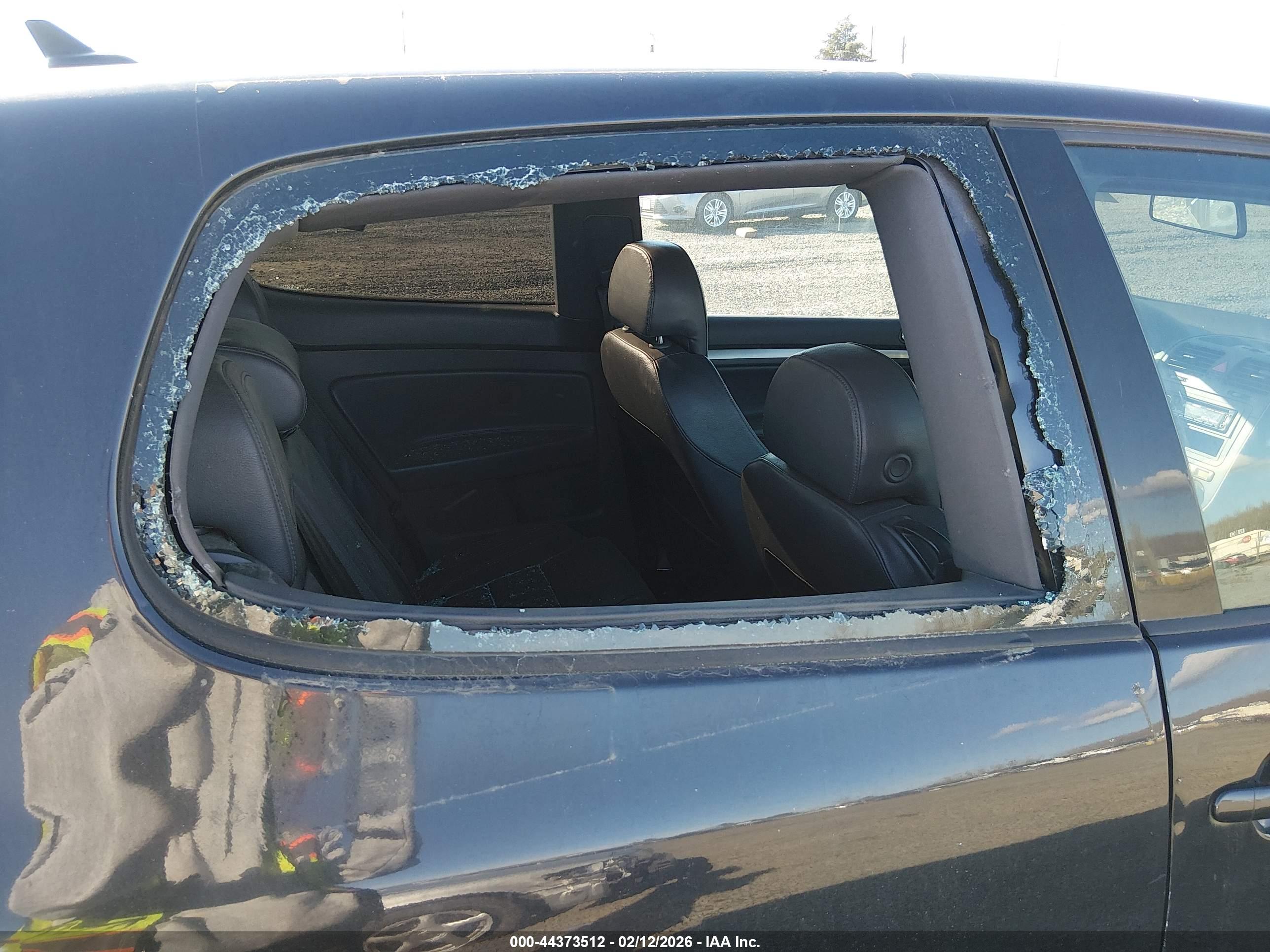VOLKSWAGEN GTI image 6