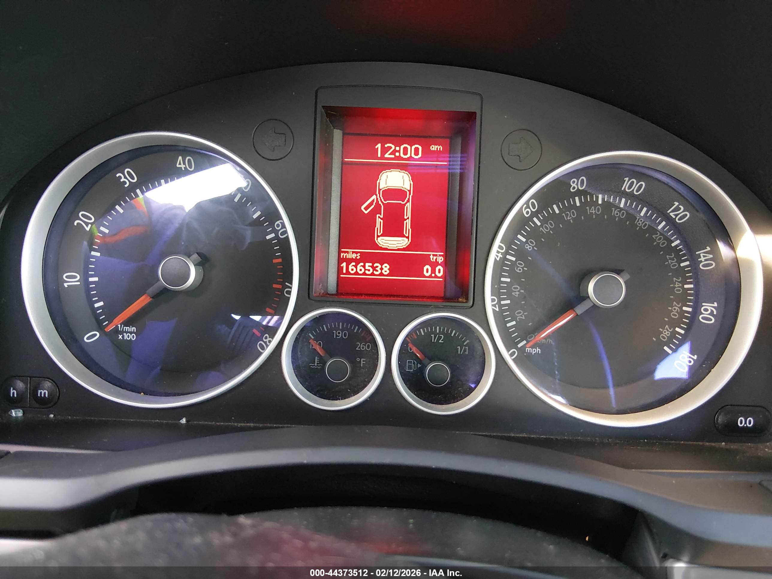 VOLKSWAGEN GTI image 7
