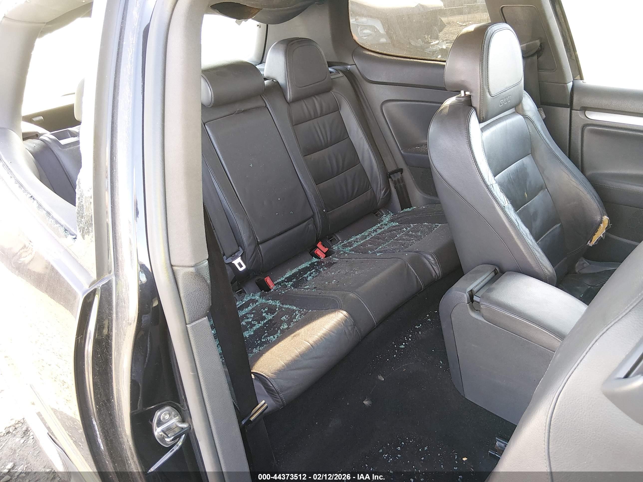 VOLKSWAGEN GTI image 8
