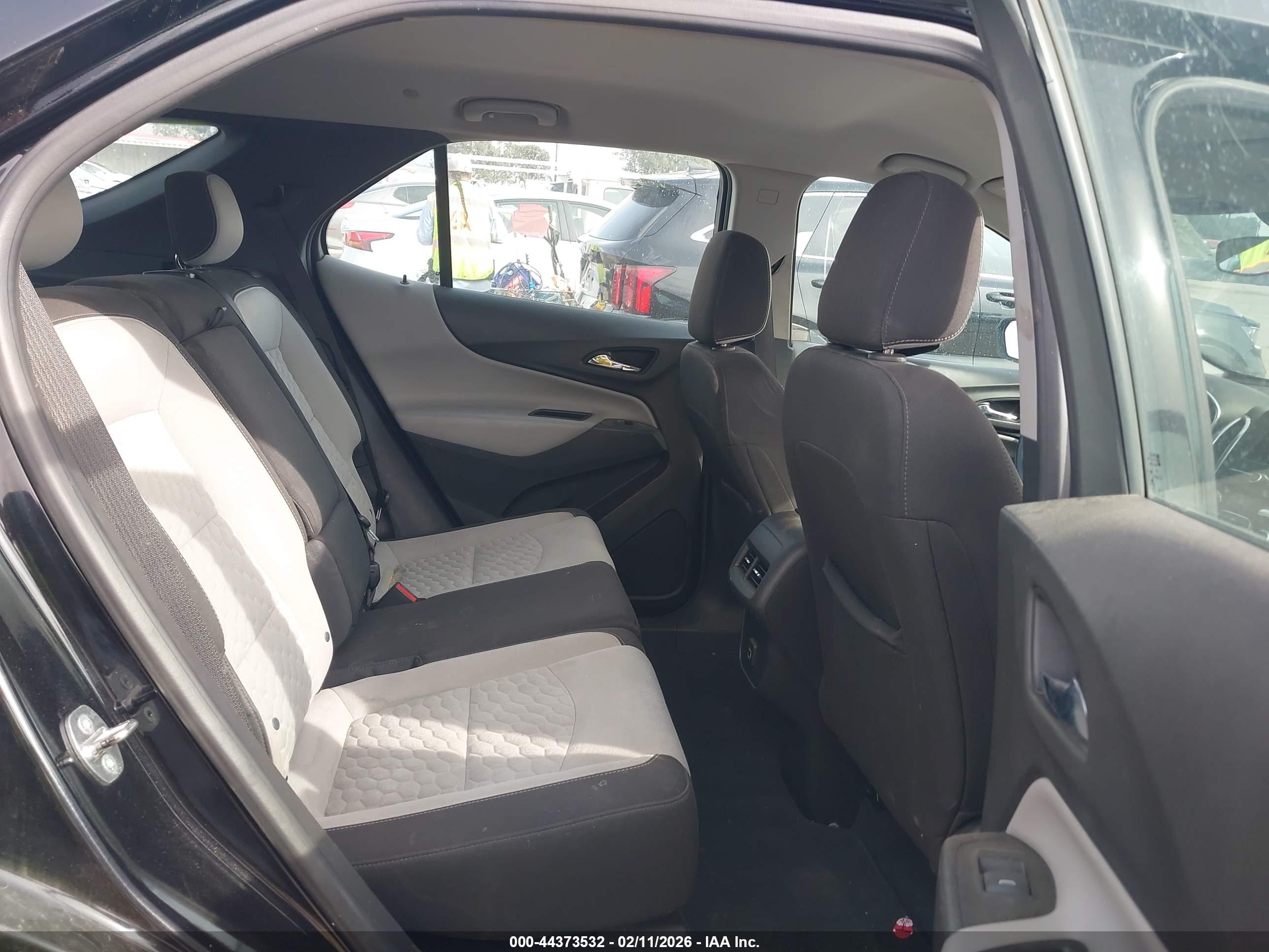 CHEVROLET EQUINOX image 8