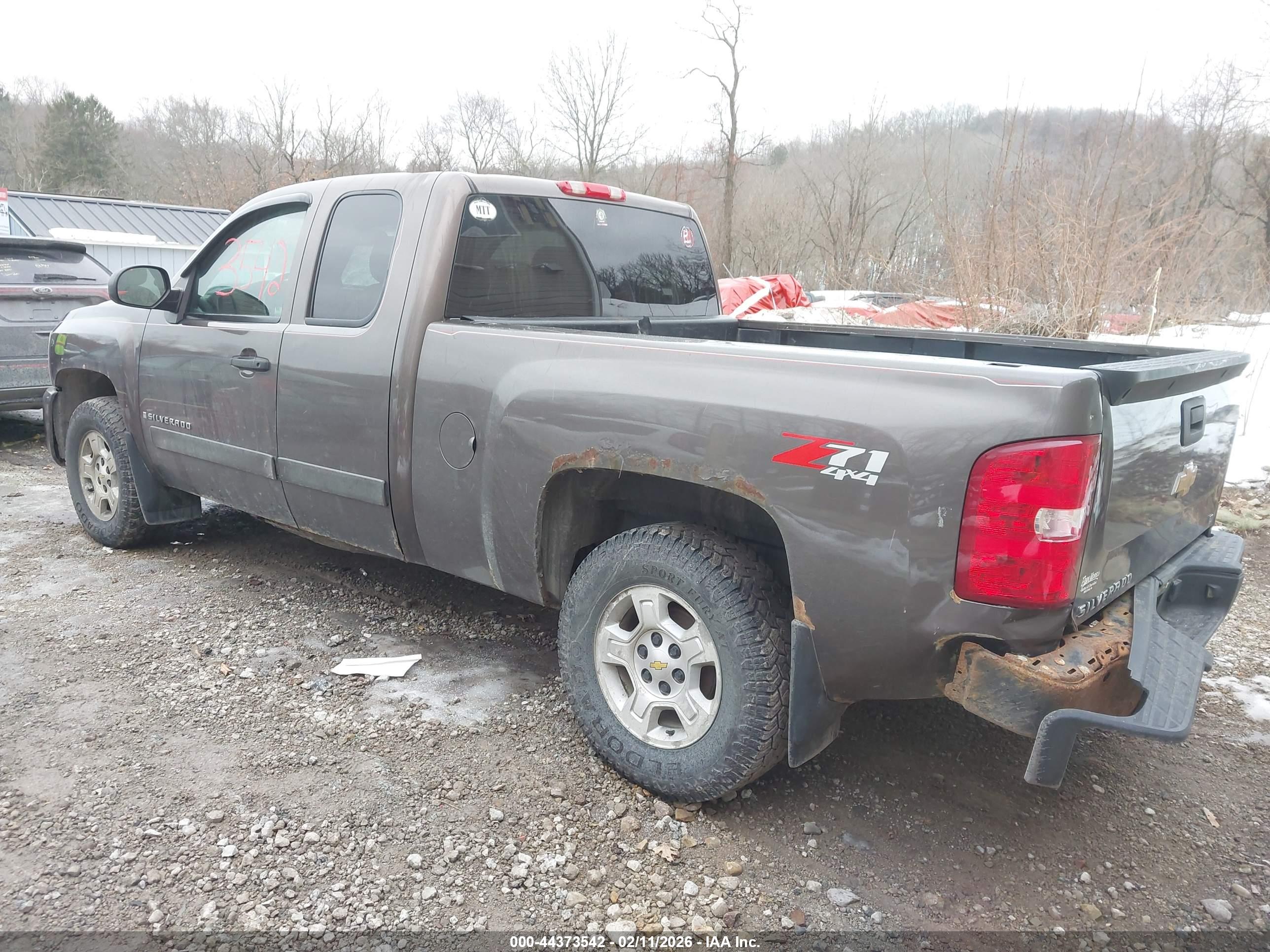 CHEVROLET SILVERADO image 3