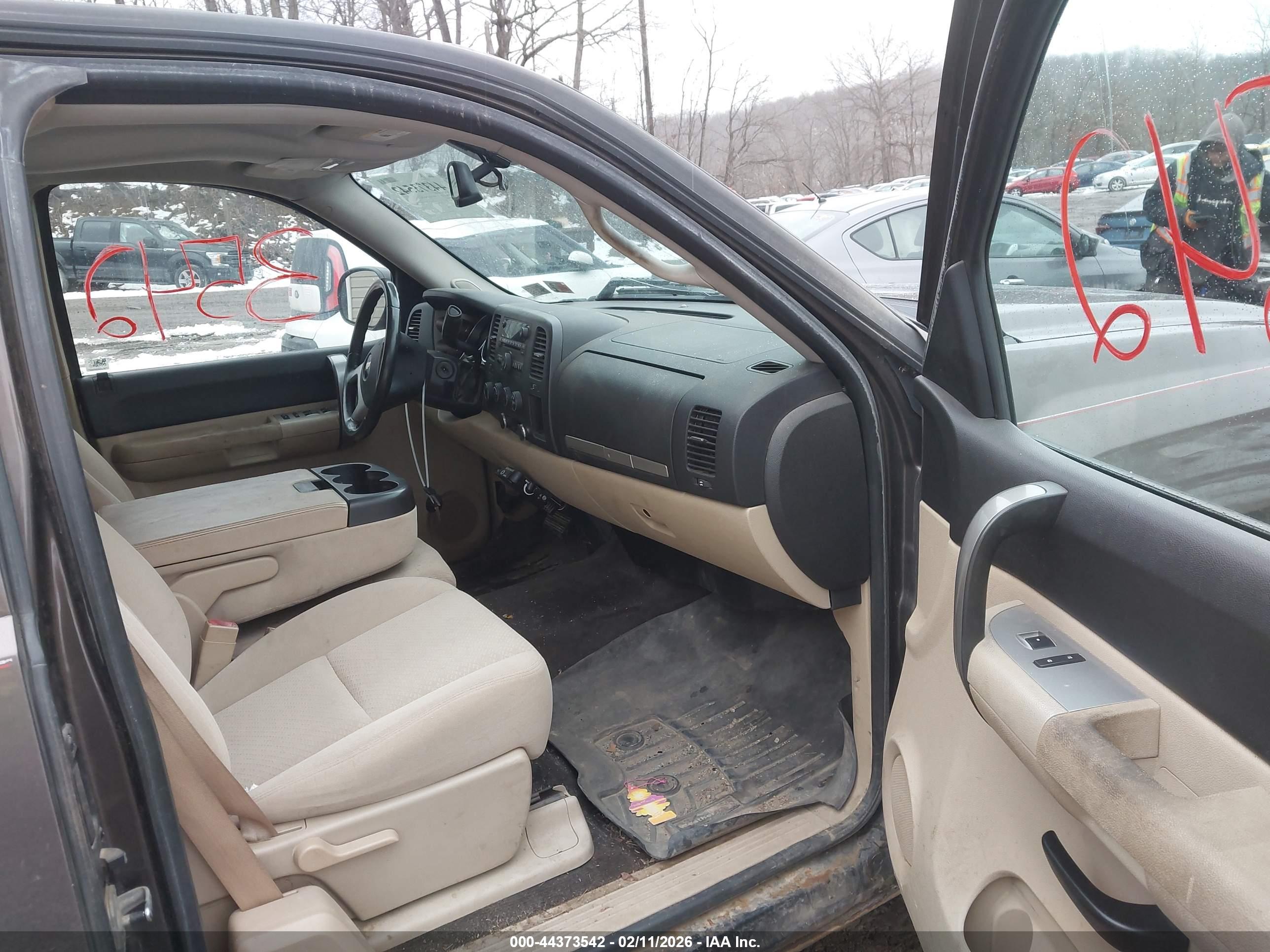 CHEVROLET SILVERADO image 5