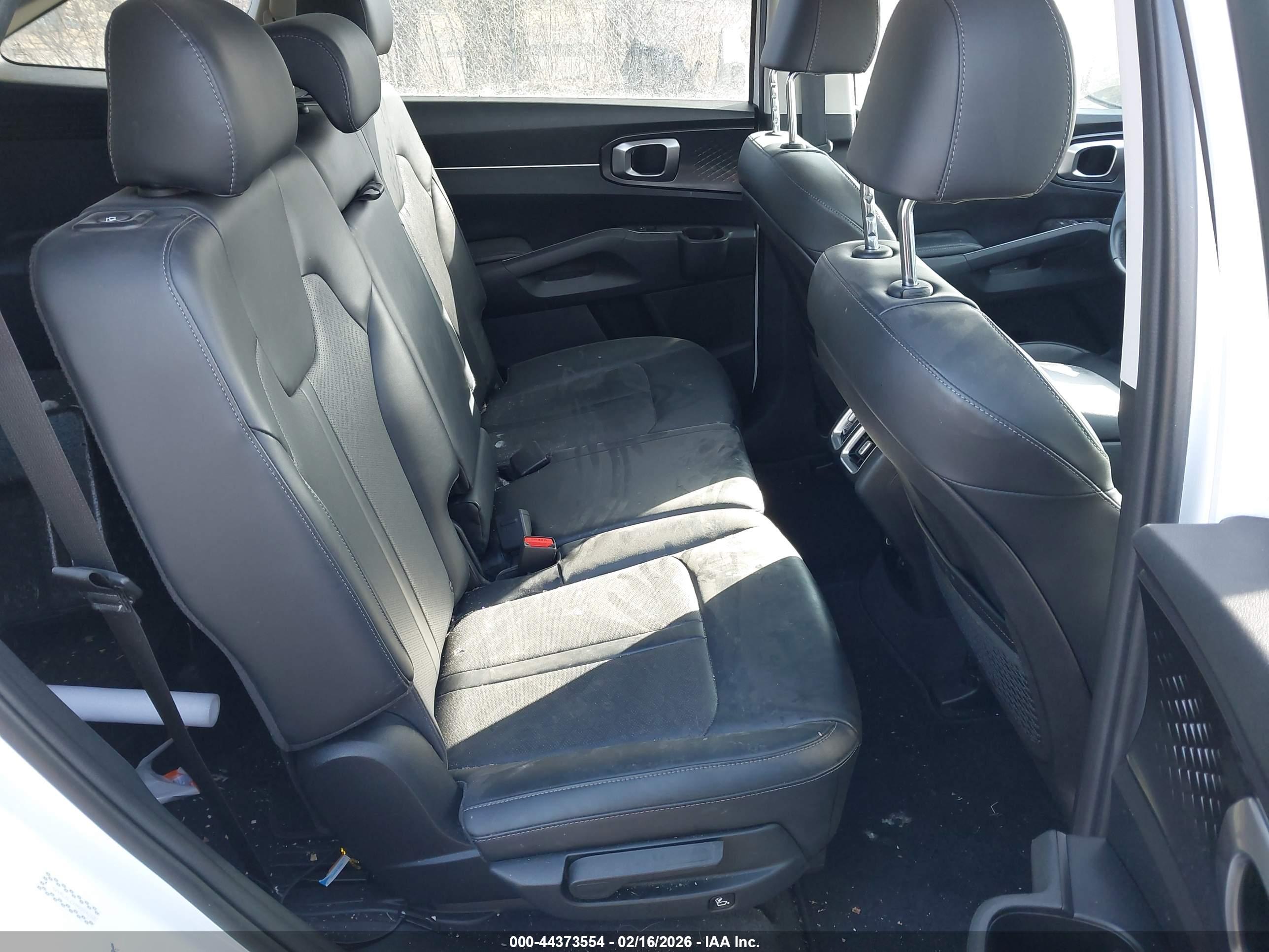 KIA SORENTO image 8