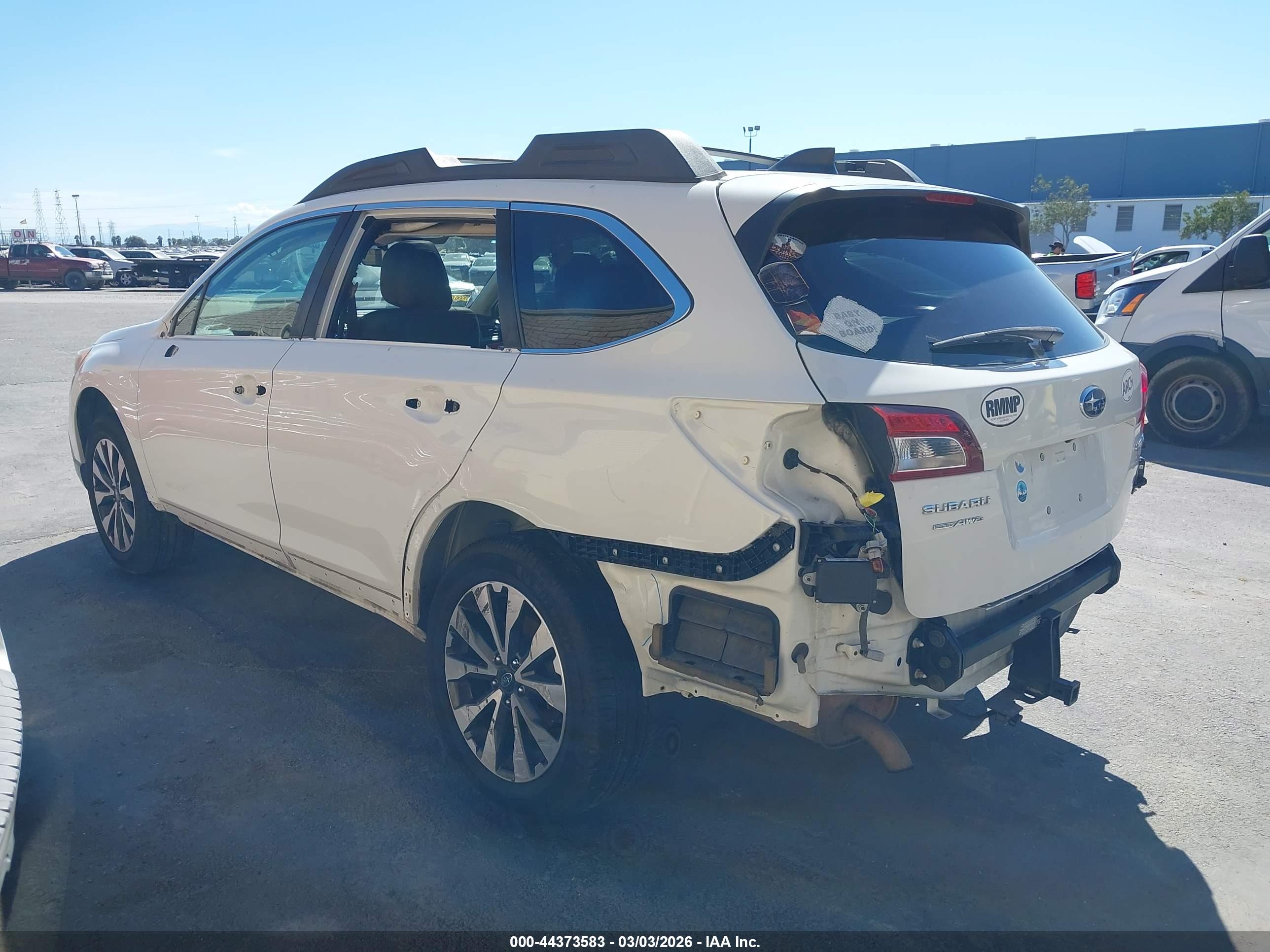 SUBARU OUTBACK image 3