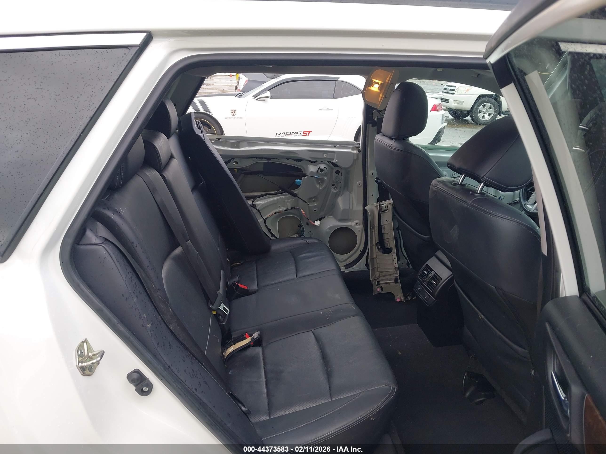 SUBARU OUTBACK image 8