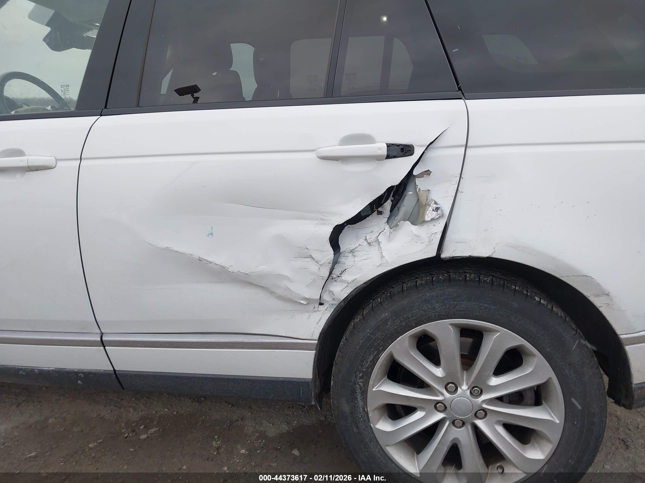 LAND ROVER image 6