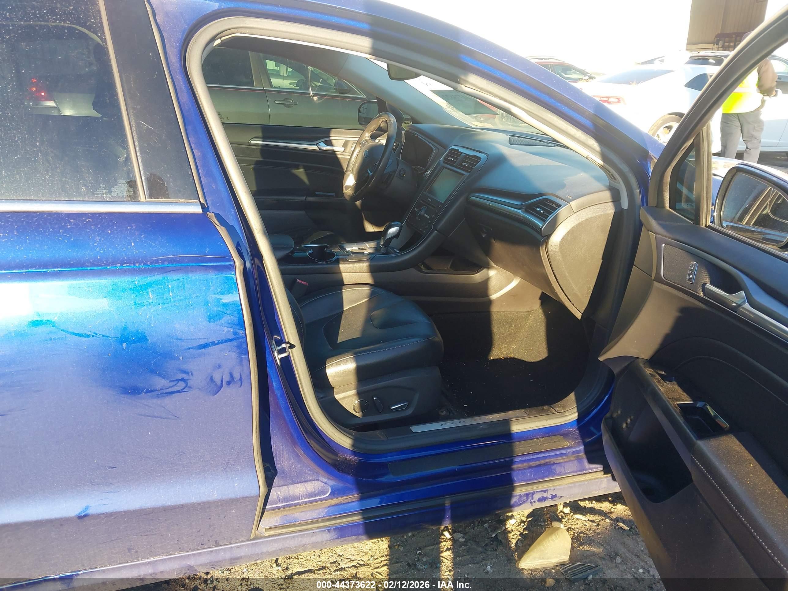 FORD FUSION image 5