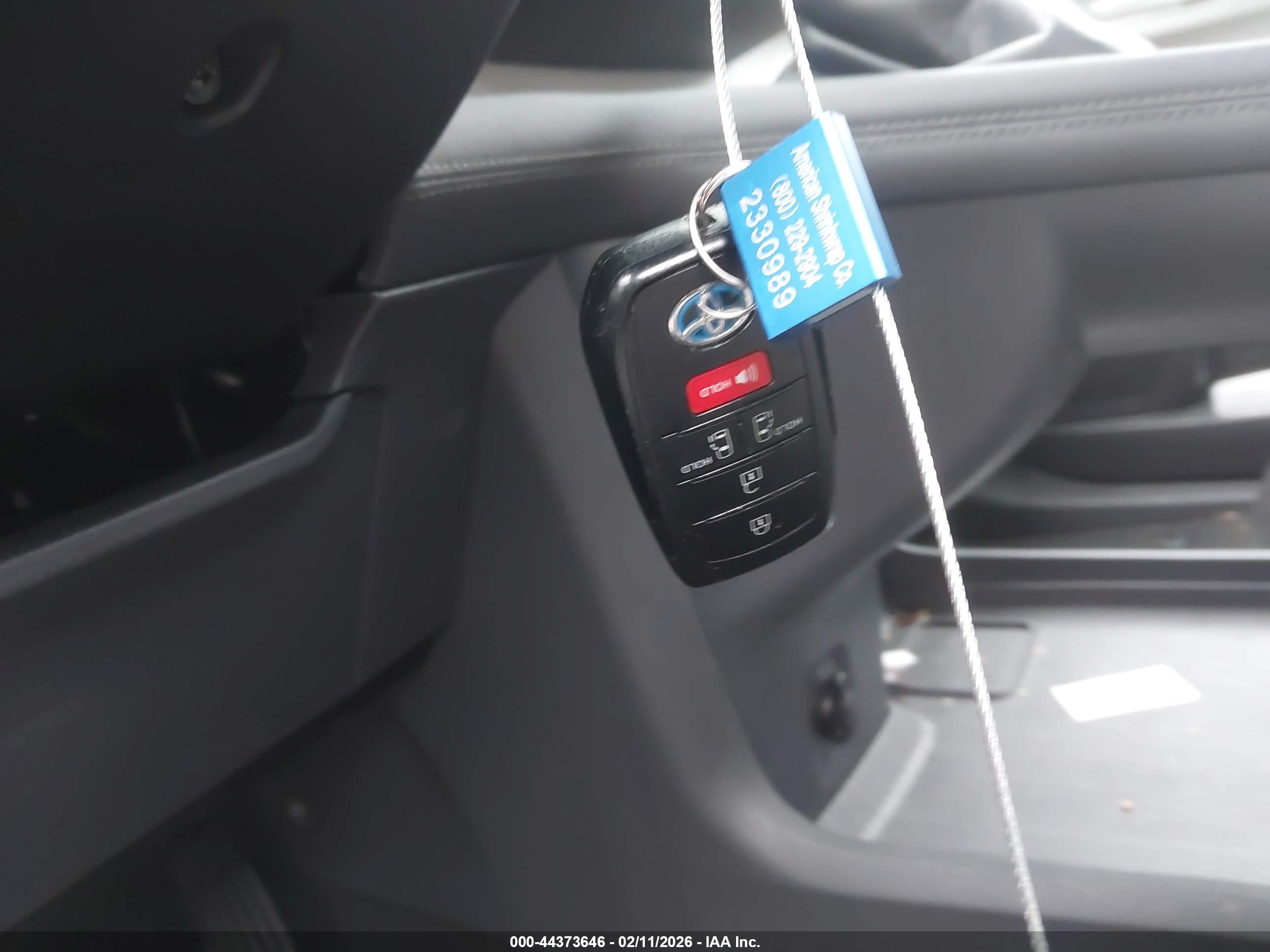 TOYOTA SIENNA image 11