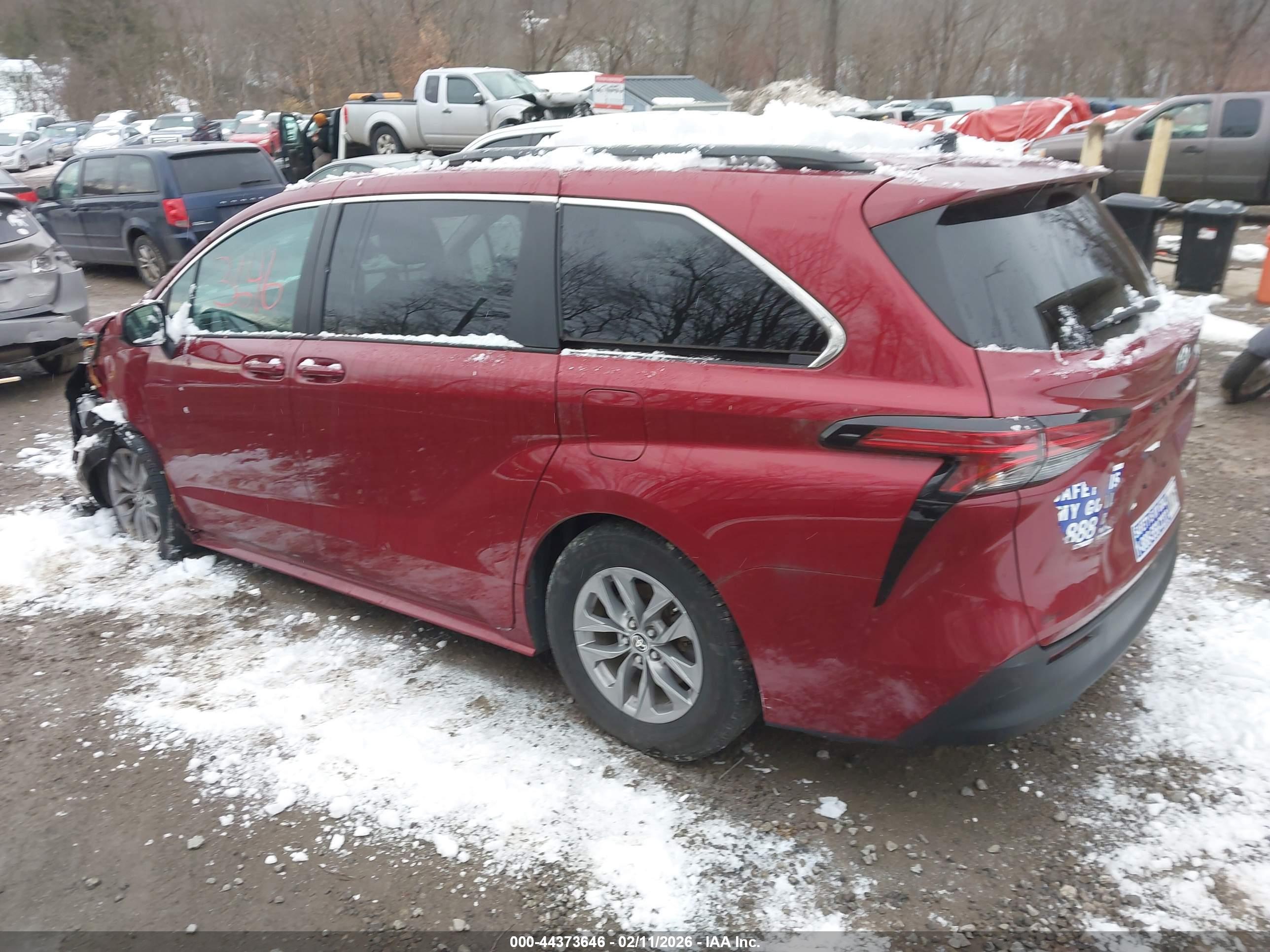 TOYOTA SIENNA image 3