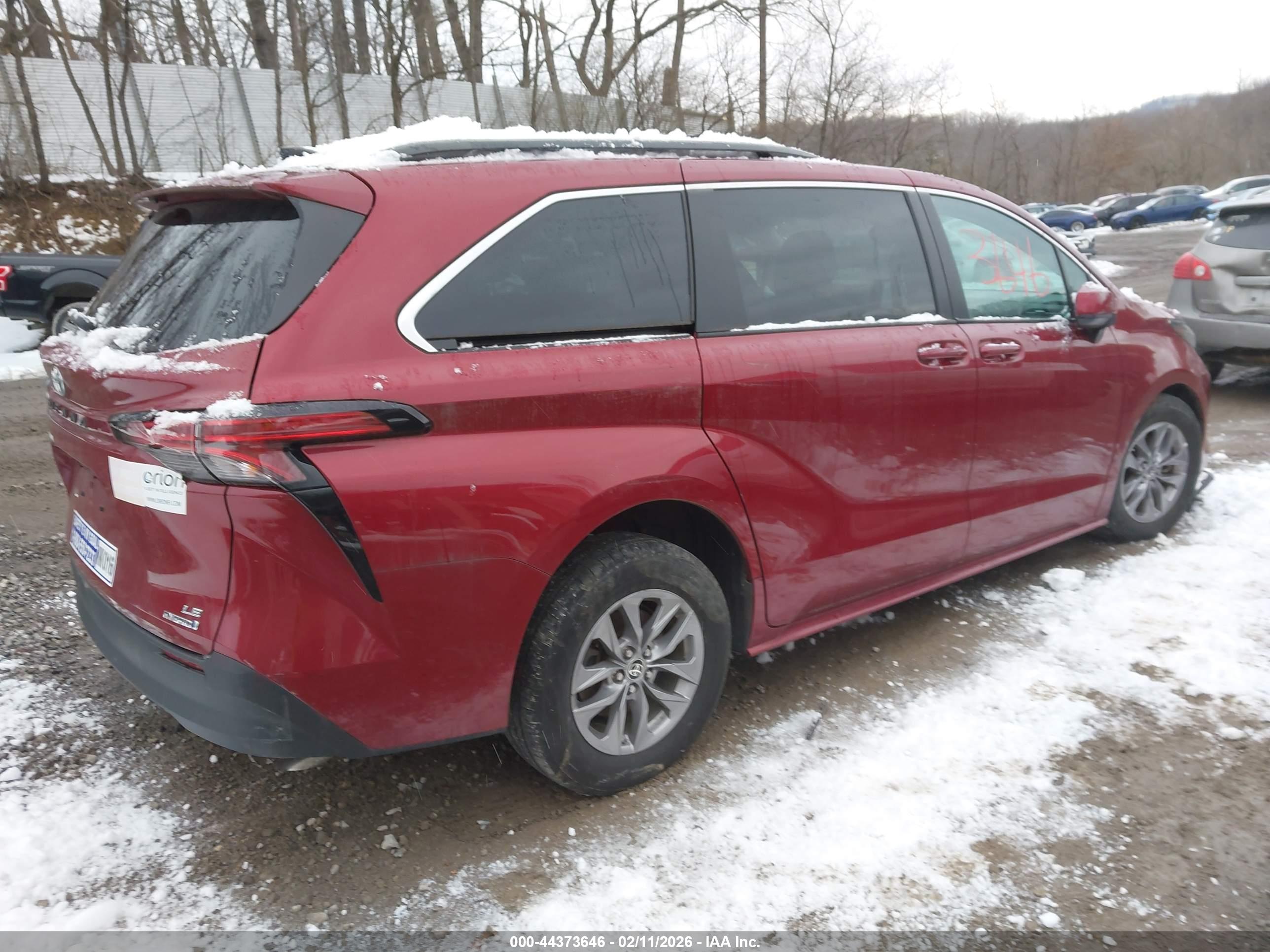 TOYOTA SIENNA image 4
