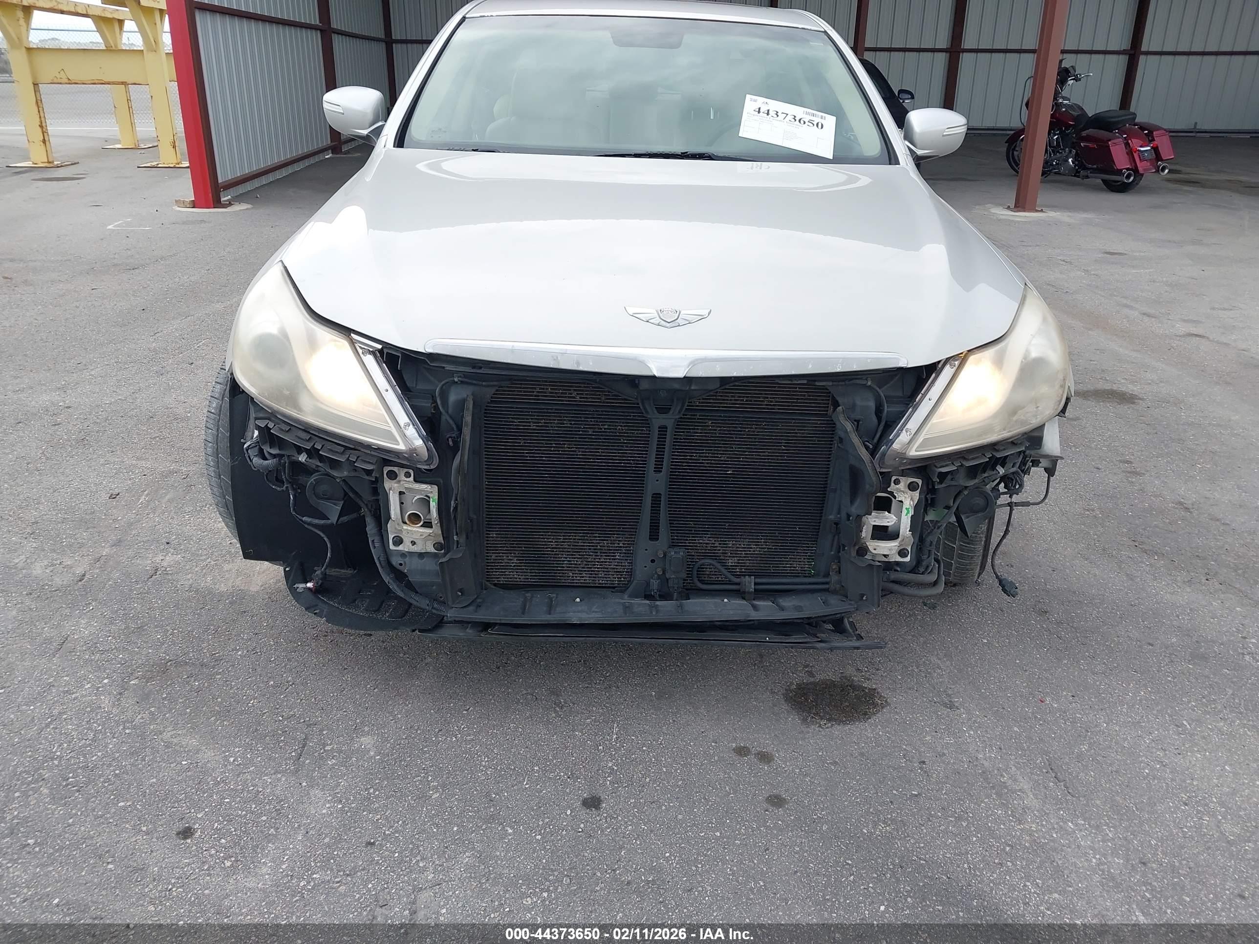 HYUNDAI GENESIS image 6
