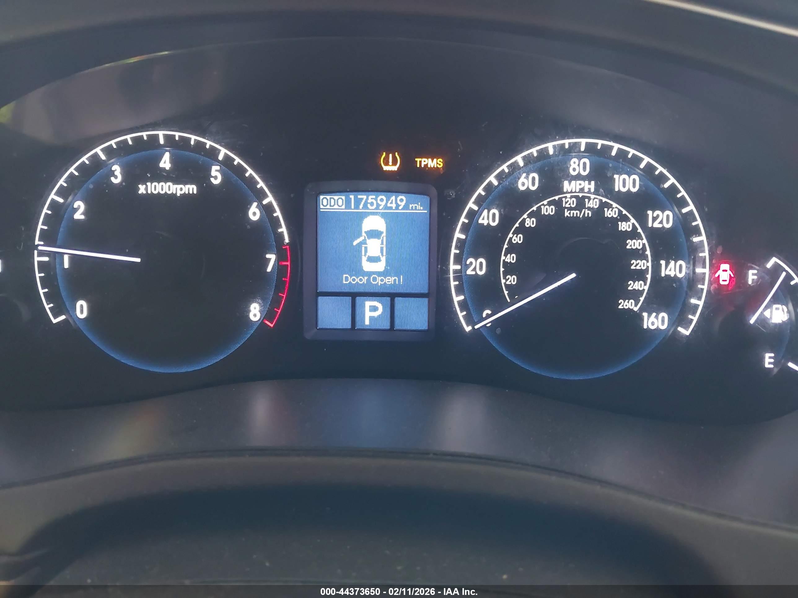 HYUNDAI GENESIS image 7