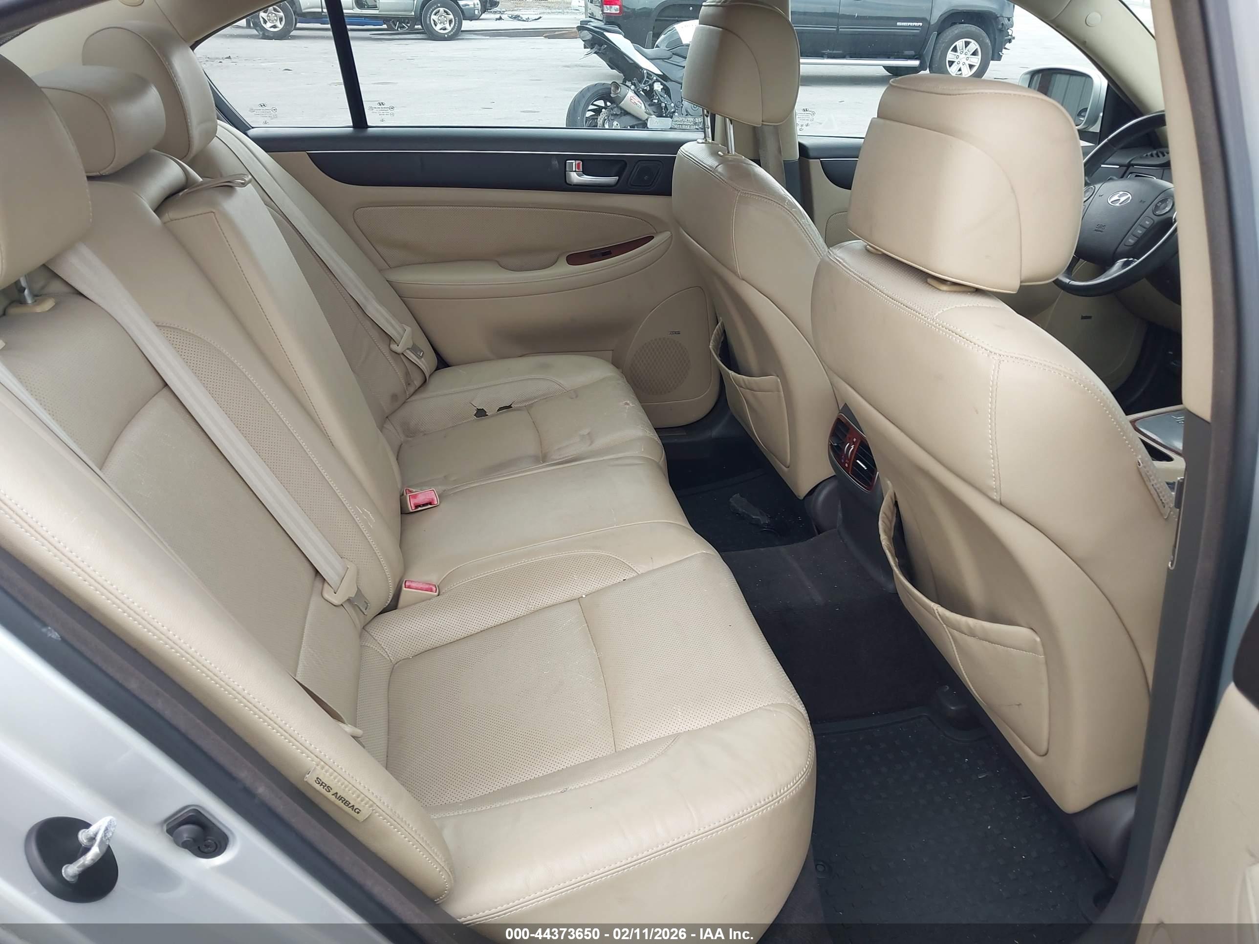 HYUNDAI GENESIS image 8