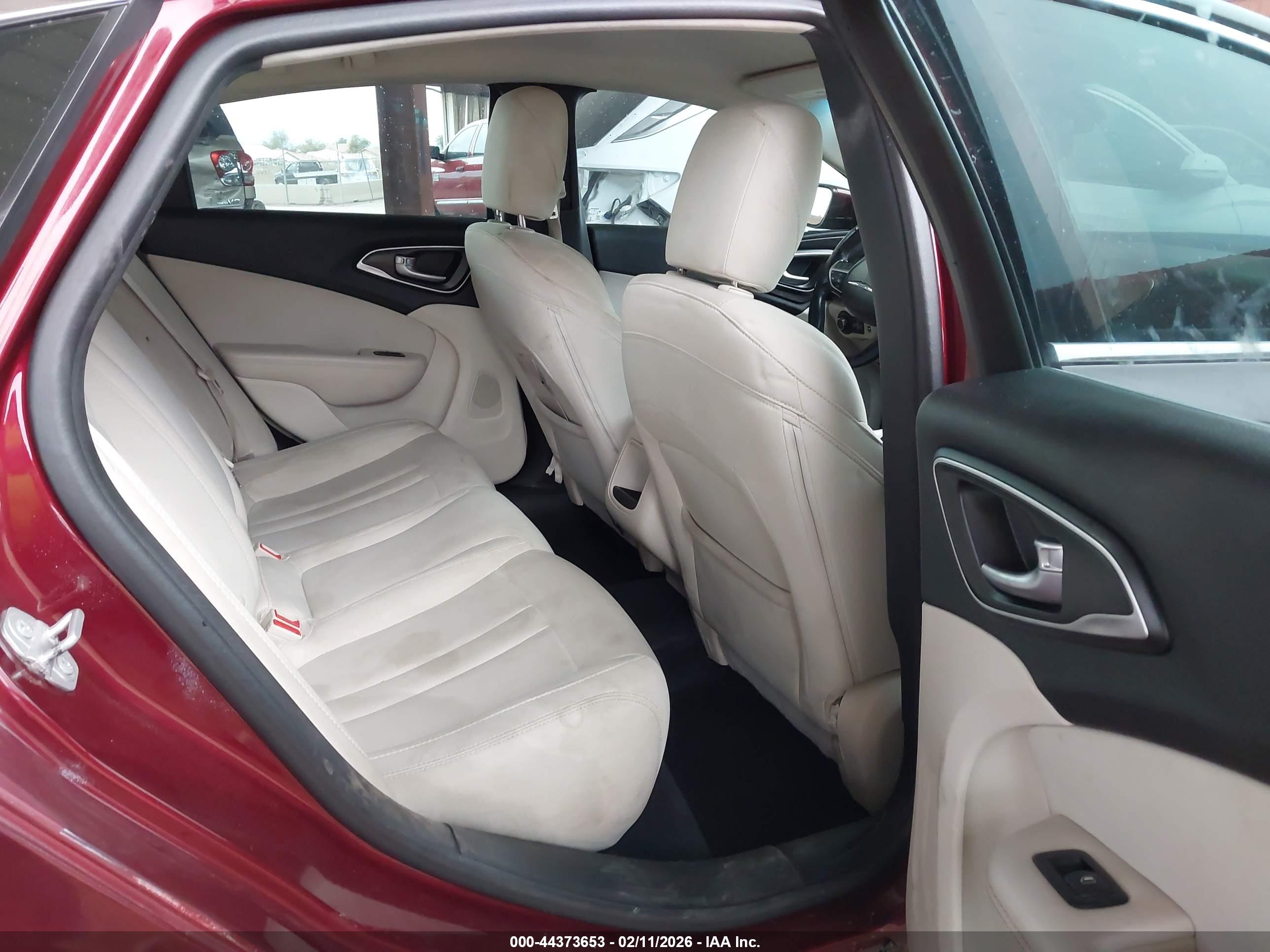 CHRYSLER 200 image 8
