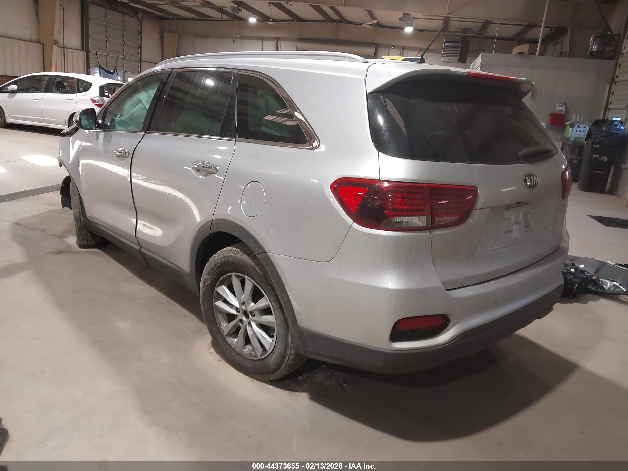 KIA SORENTO image 3