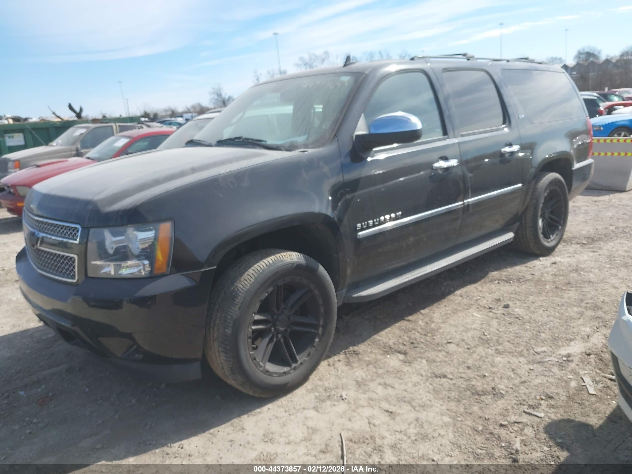 CHEVROLET SUBURBAN image 2