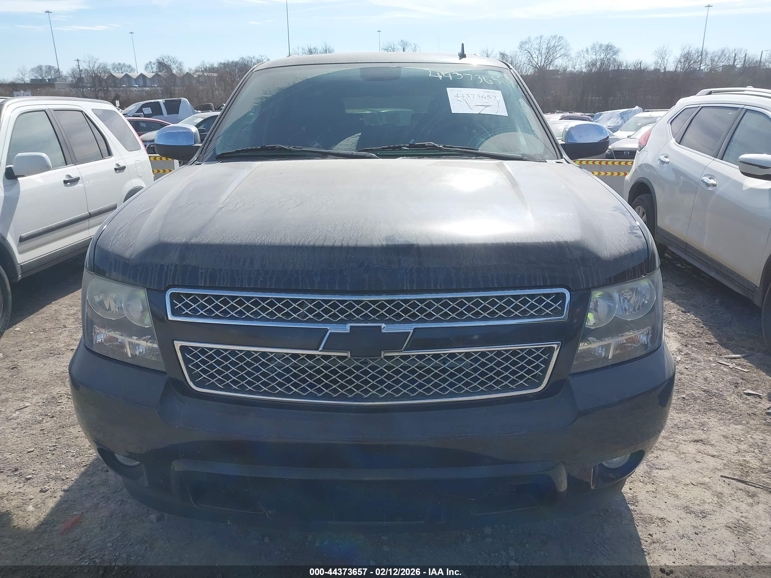 CHEVROLET SUBURBAN image 6